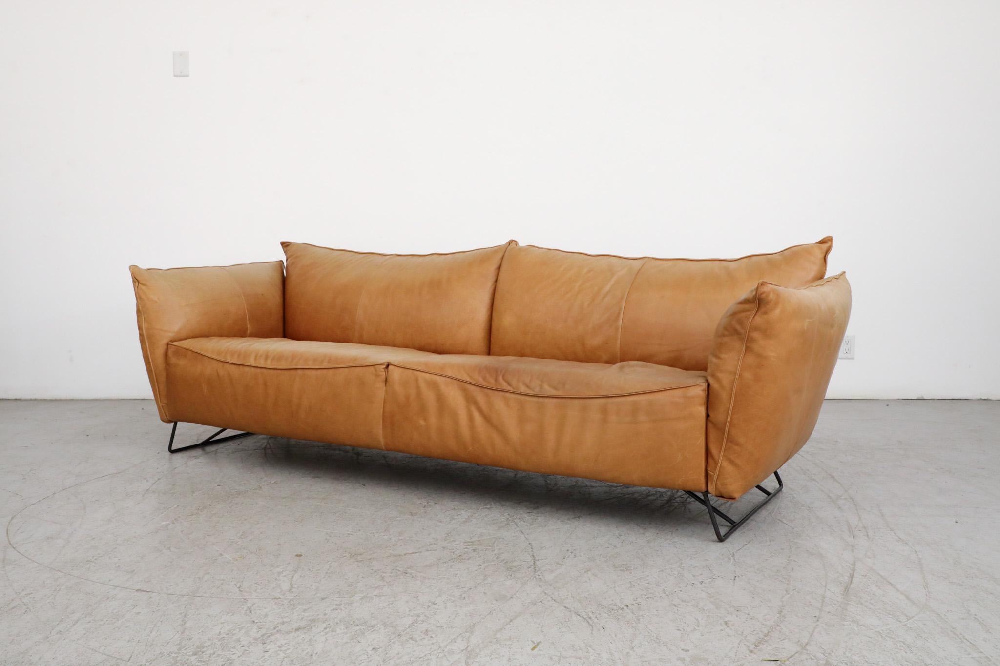 Gerard Van Den Berg Stil Butterscotch 3-Sitzer Sofa für Jess (Moderne der Mitte des Jahrhunderts) im Angebot