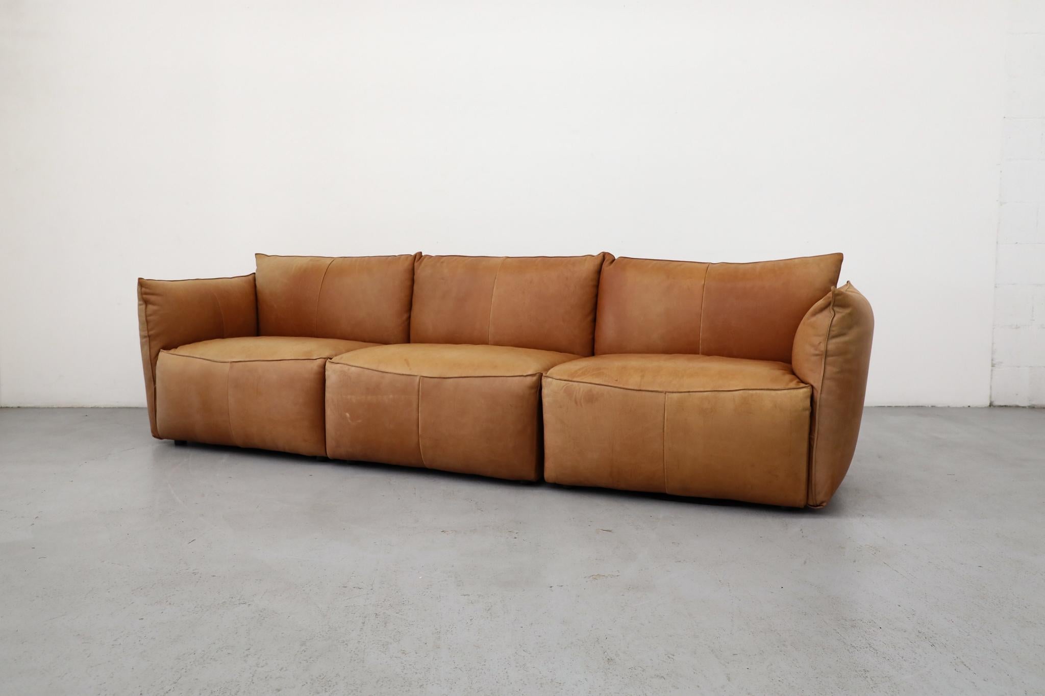 Mid-Century Modern Gerard Van Den Berg Style Soft Form Canapé trois pièces en cuir camel en vente
