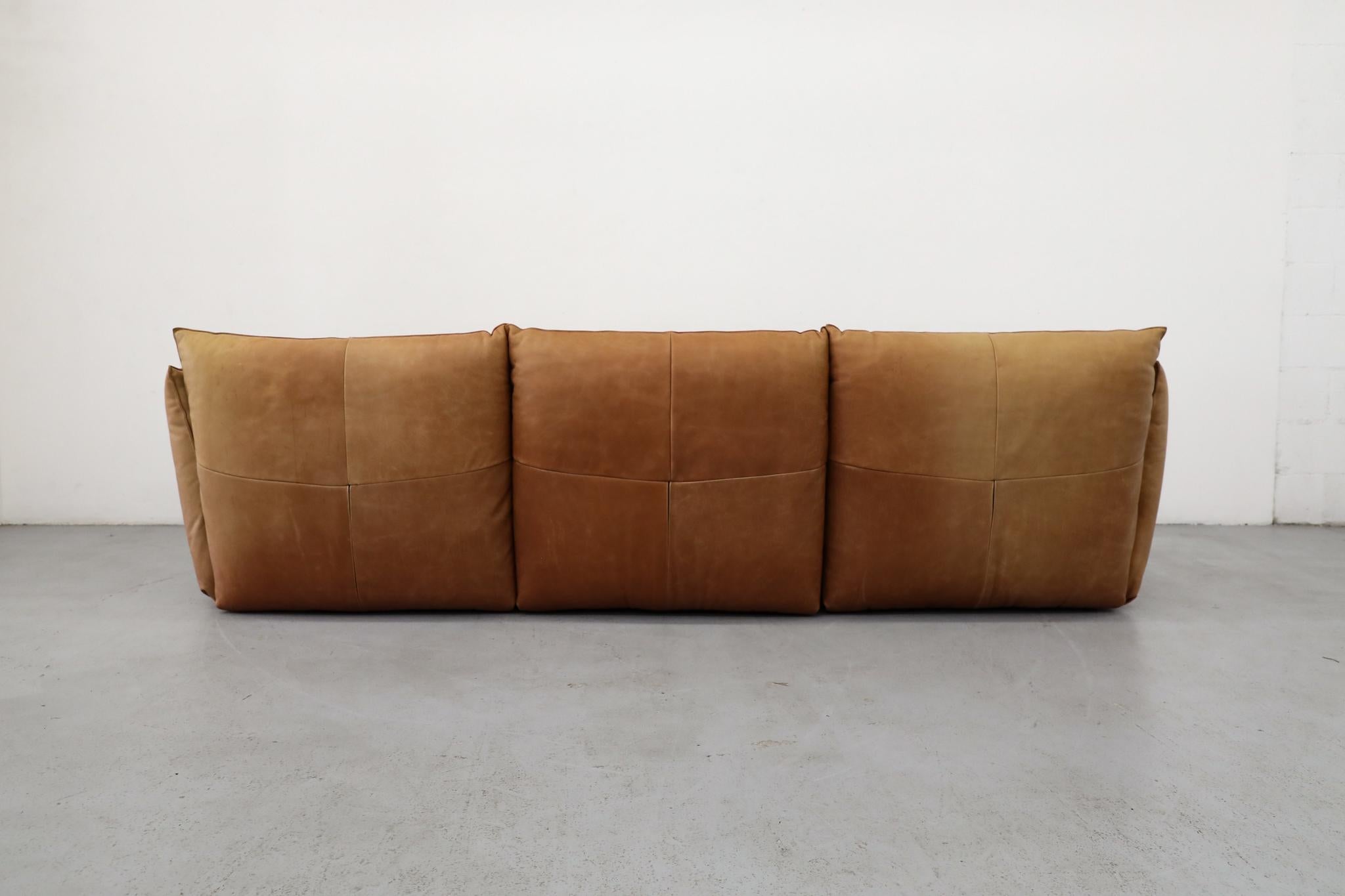 Milieu du XXe siècle Gerard Van Den Berg Style Soft Form Canapé trois pièces en cuir camel en vente