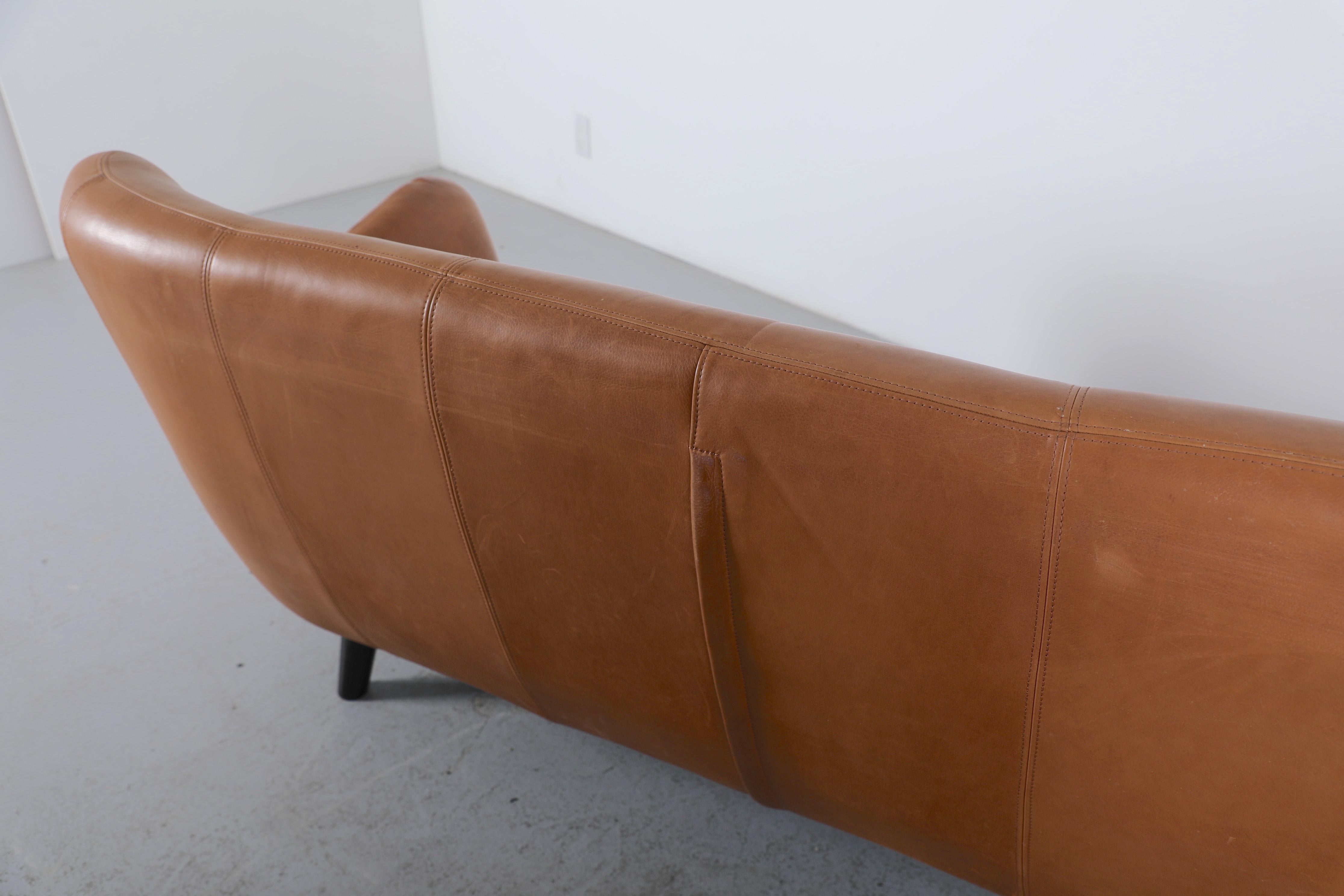 Sofá de piel acolchada estilo Gerard Van Den Berg, coñac natural en venta 4