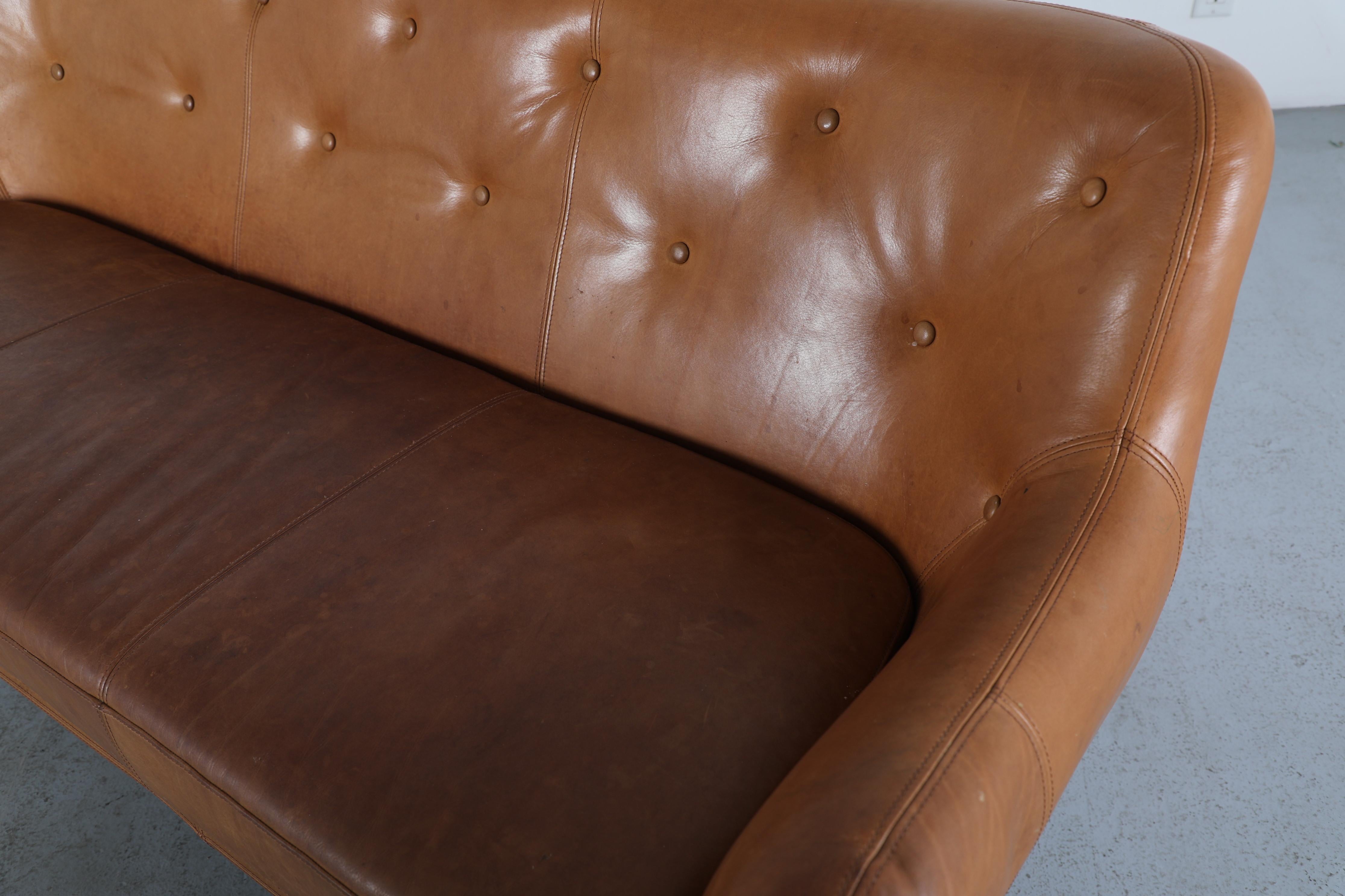 Sofá de piel acolchada estilo Gerard Van Den Berg, coñac natural en venta 8