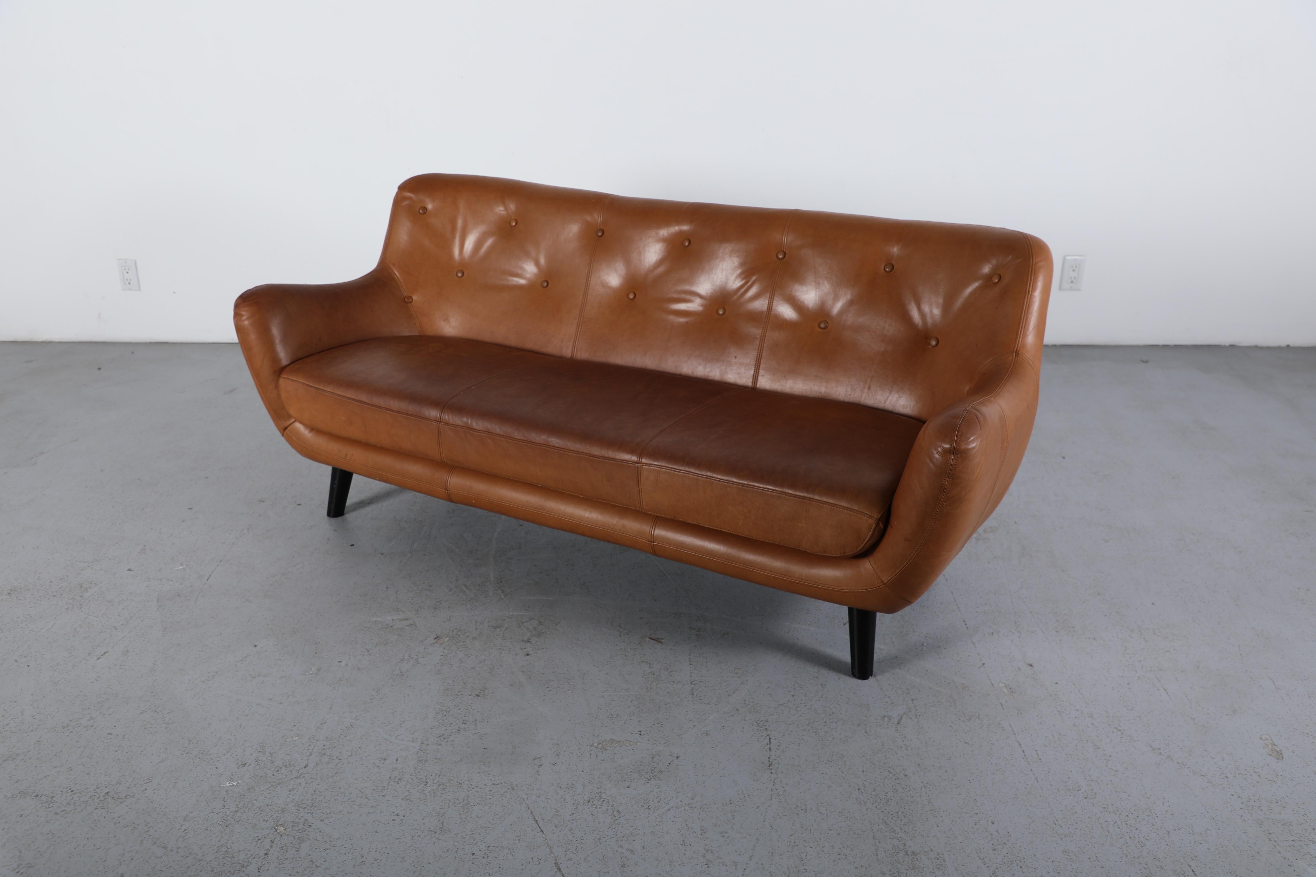 Sofá de piel acolchada estilo Gerard Van Den Berg, coñac natural mediados del siglo XX en venta