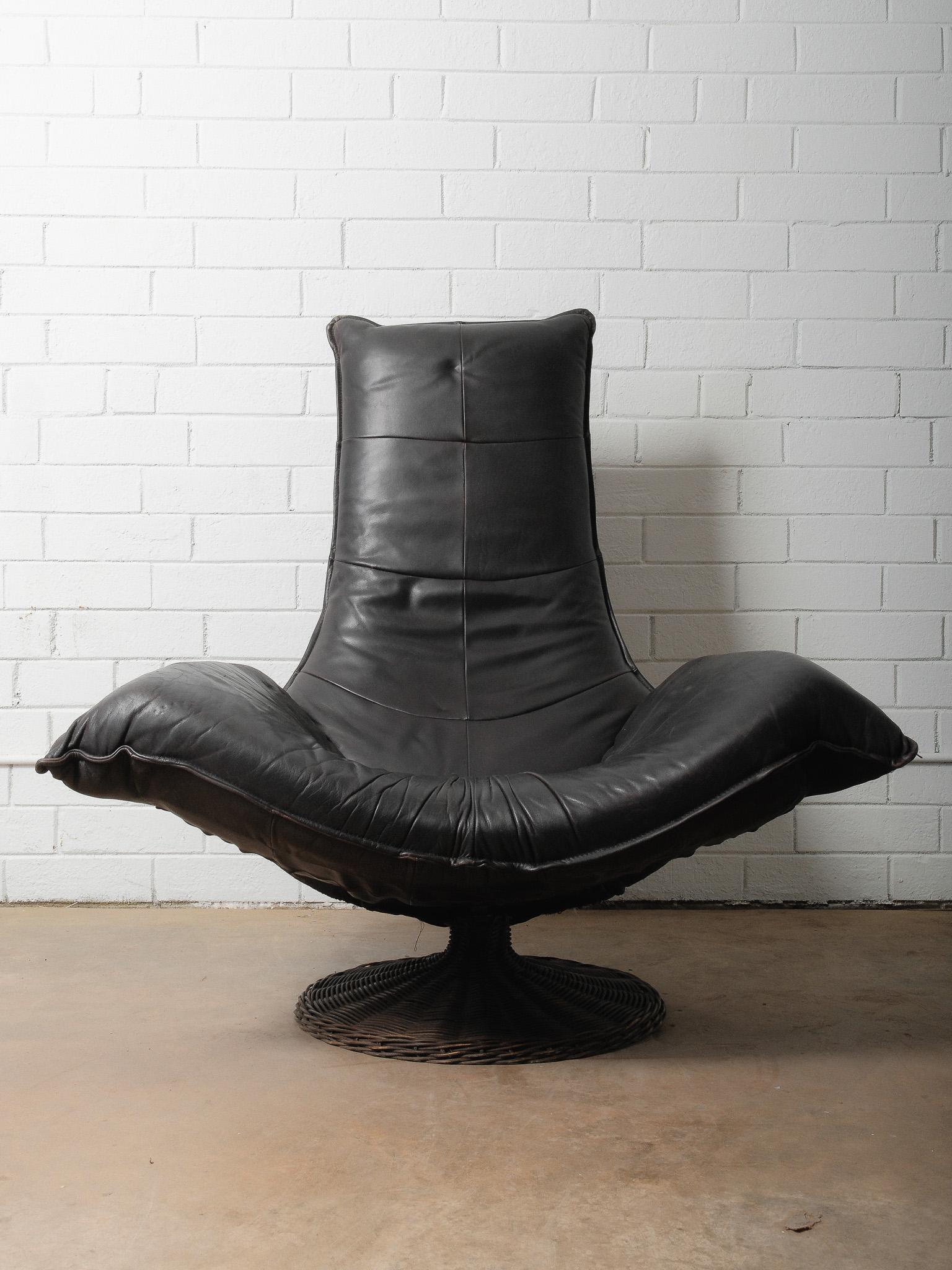 Un remarquable fauteuil de salon pivotant 