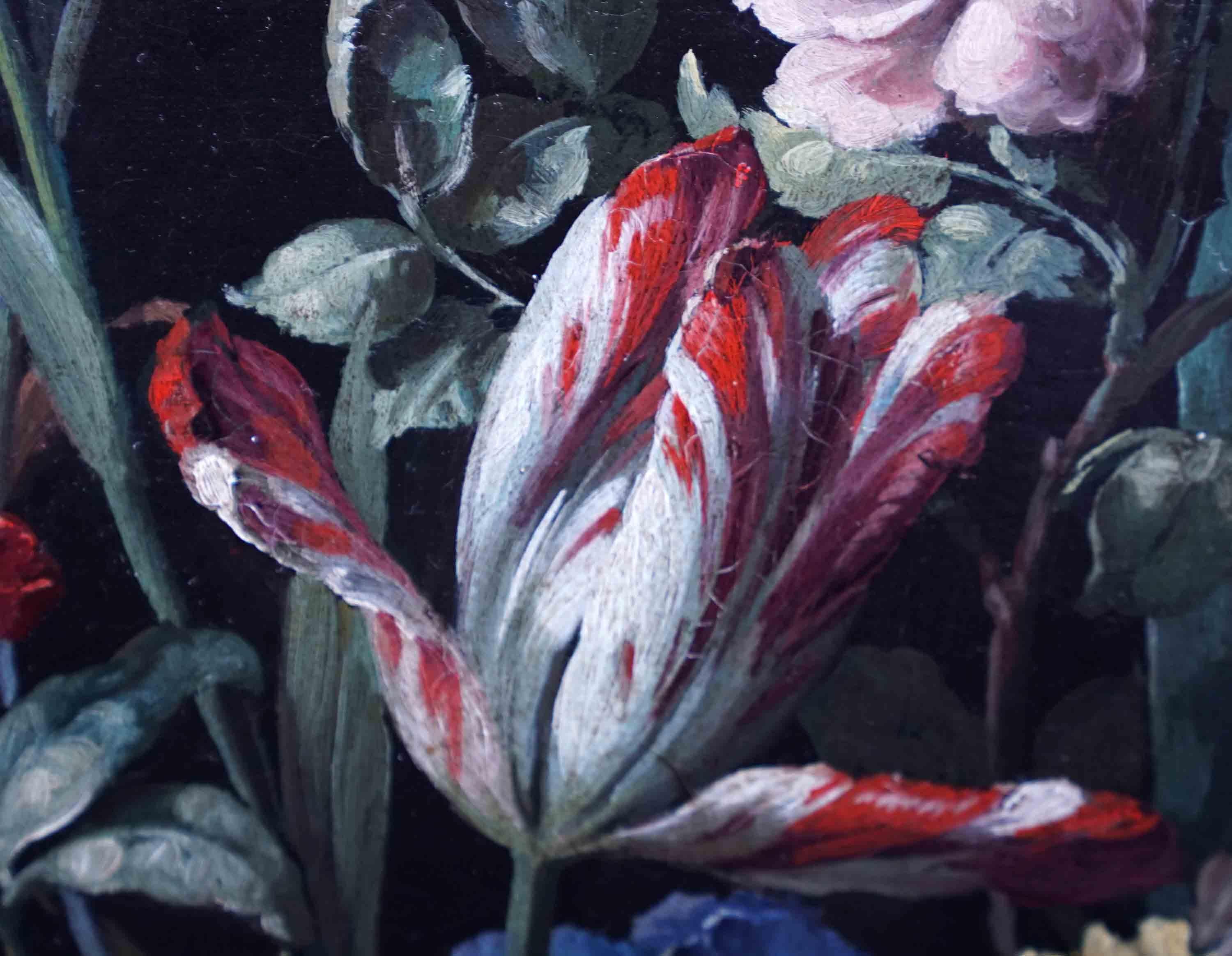 Stillleben mit Blumen in ornamentaler Urne auf Ledge – Ölgemälde eines niederländischen Alten Meisters im Angebot 6