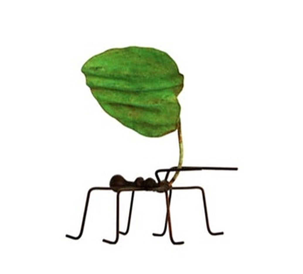 Gerardo FERNANDEZ  Figurative Sculpture - Hormiga con Hoja