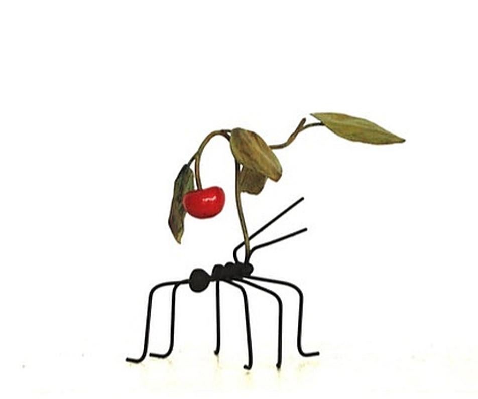 Gerardo FERNANDEZ  Figurative Sculpture - Hormiga N° 1 con Cereza