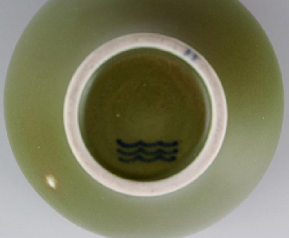 20th Century Gerd Bøgelund for Royal Copenhagen, Bowl in Glazed Ceramics with Lotus Flower For Sale