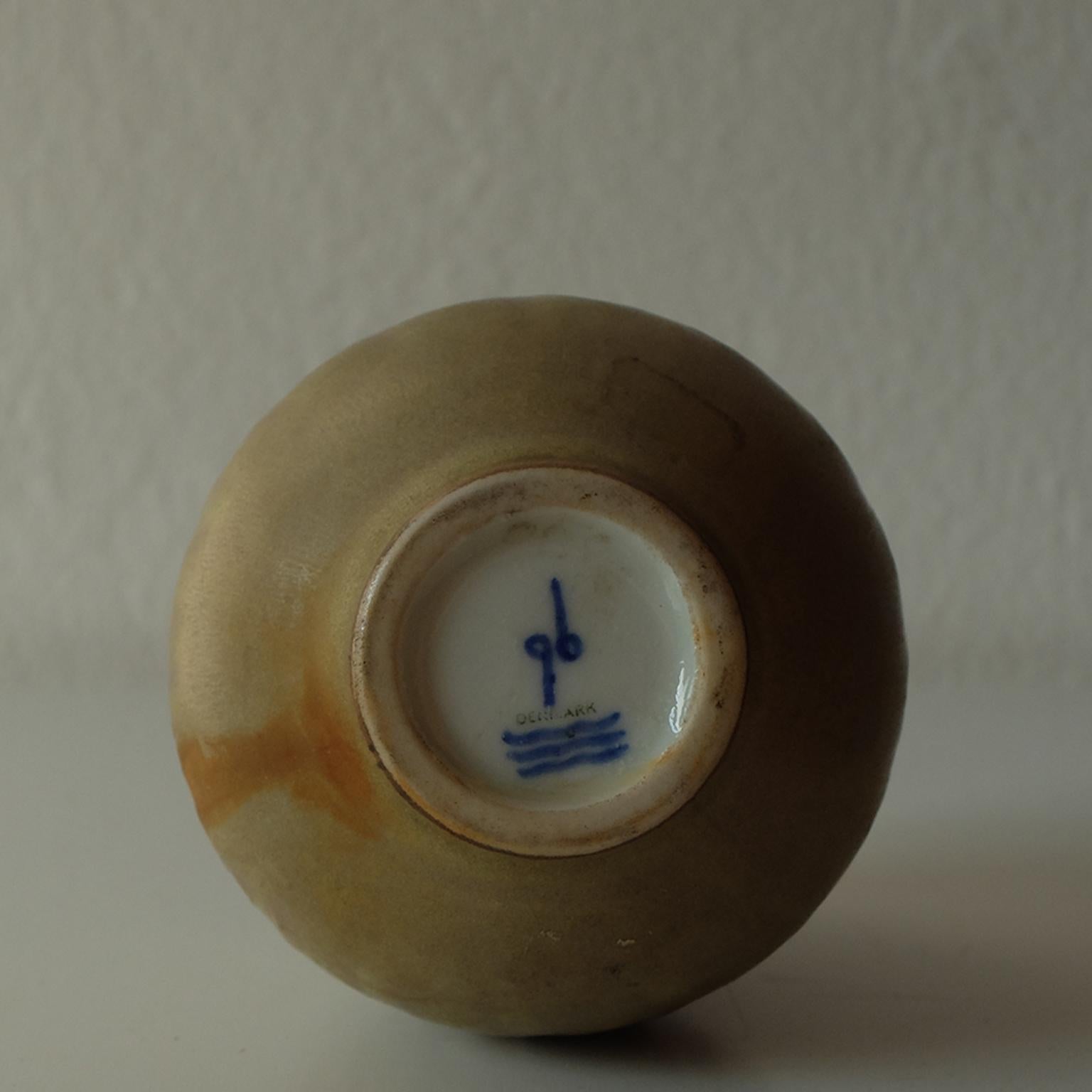 Danese Vaso in ceramica color crema Gerd Bogelund per Royal Copenhagen, anni '40 in vendita