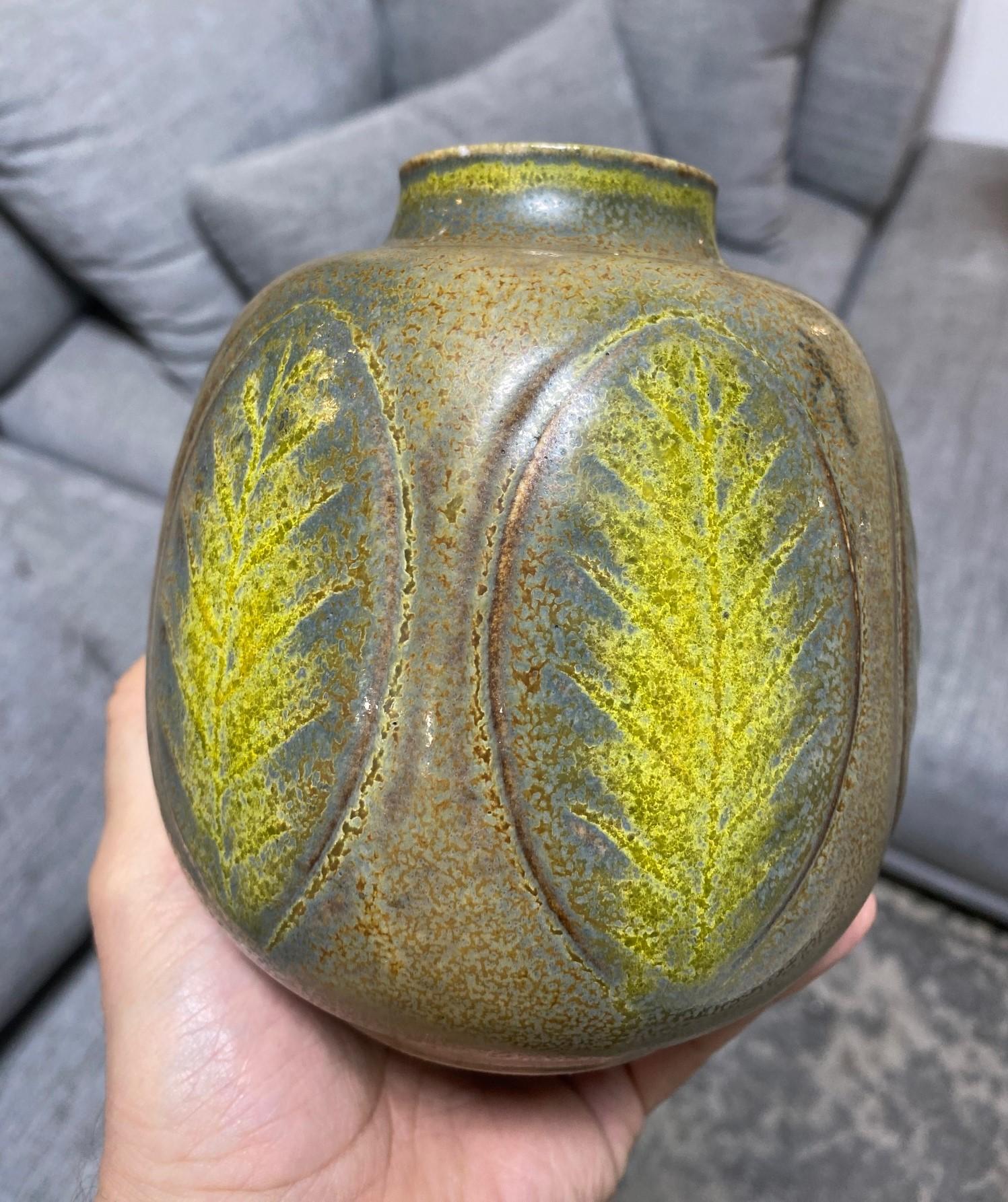 Gerd Bogelund for Royal Copenhagen Signed Danish Denmark Art Pottery Leaf Vase For Sale 4