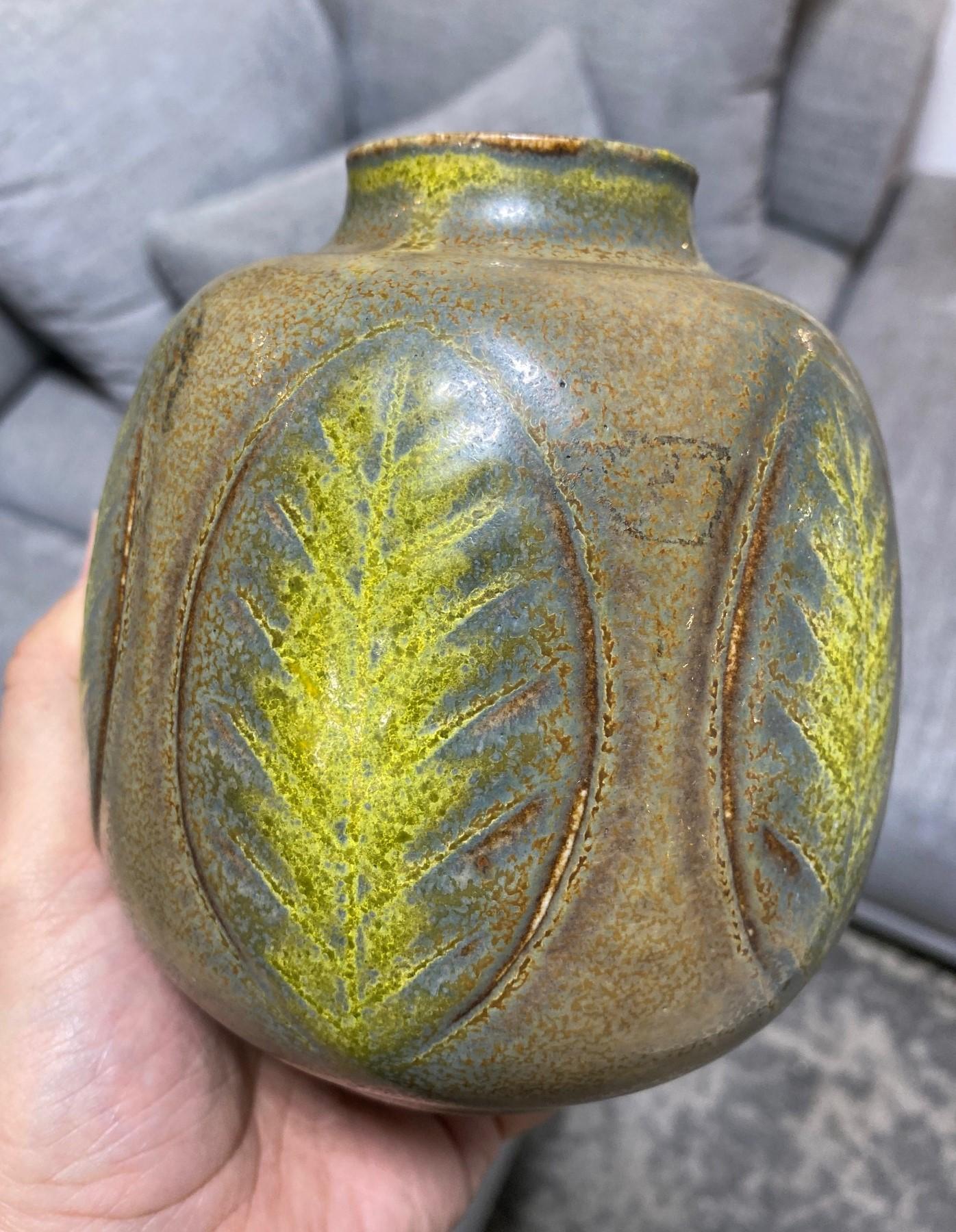 Gerd Bogelund for Royal Copenhagen Signed Danish Denmark Art Pottery Leaf Vase For Sale 7