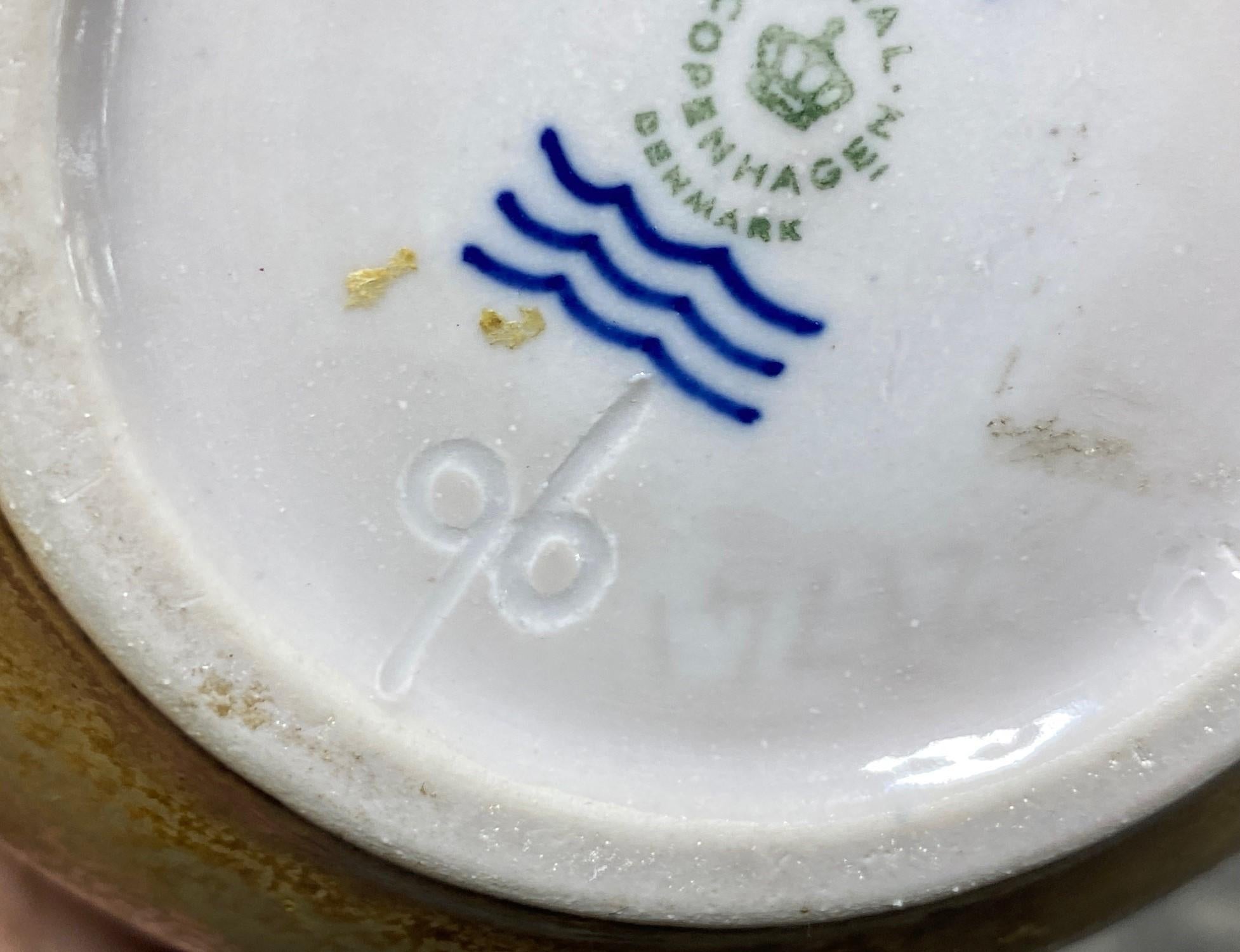Gerd Bogelund for Royal Copenhagen Signed Danish Denmark Art Pottery Leaf Vase For Sale 13