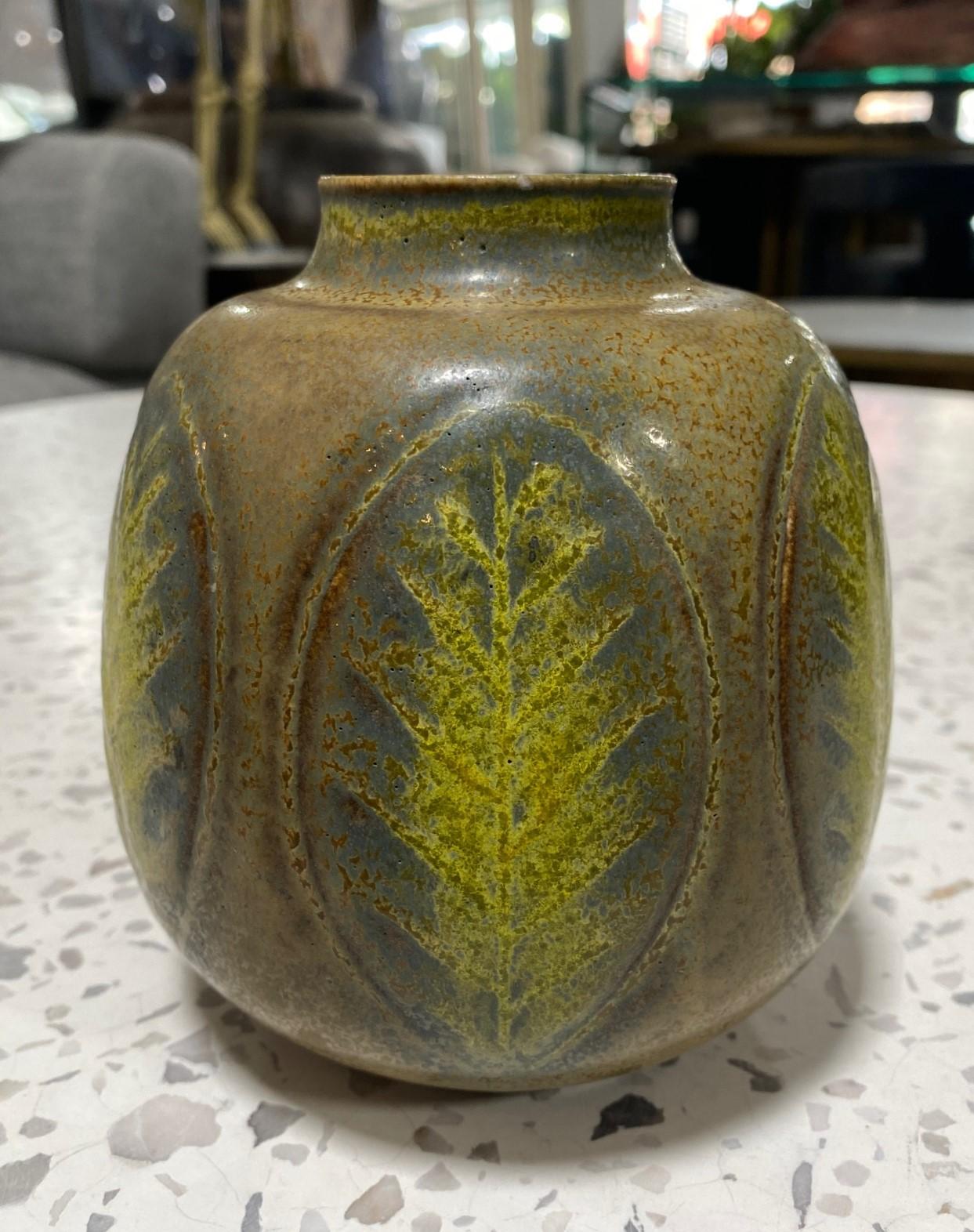 Mid-20th Century Gerd Bogelund for Royal Copenhagen Signed Danish Denmark Art Pottery Leaf Vase For Sale