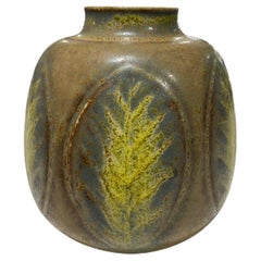 Gerd Bogelund pour Royal Copenhagen Vase à feuilles en poterie d'art danoise signé 