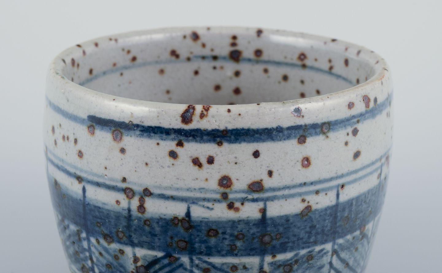 Scandinavo moderno Gerd Hjort Petersen per Royal Copenhagen. Piccolo vaso unico in gres. in vendita