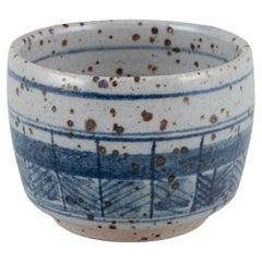 Gerd Hjort Petersen für Royal Copenhagen. Kleine einzigartige Vase aus Steingut.
