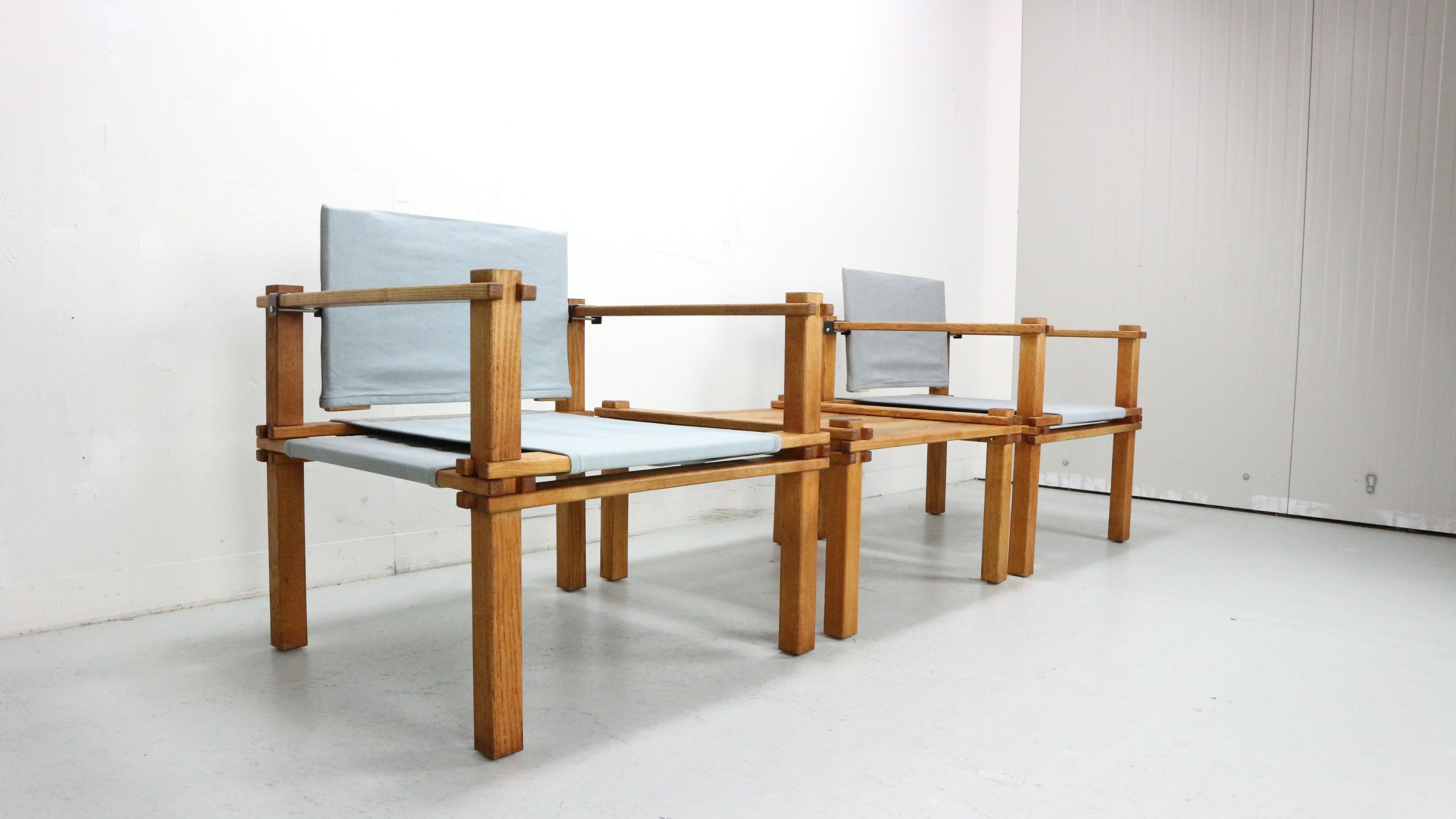 Ensemble de deux chaises Safari avec table faisant partie de la série 'Farmer' conçue par Gerd Lange en 1965 et produite par le fabricant allemand Bofinger. Structure en bois de chêne massif, assise et dossier noués en lin naturel et supports de