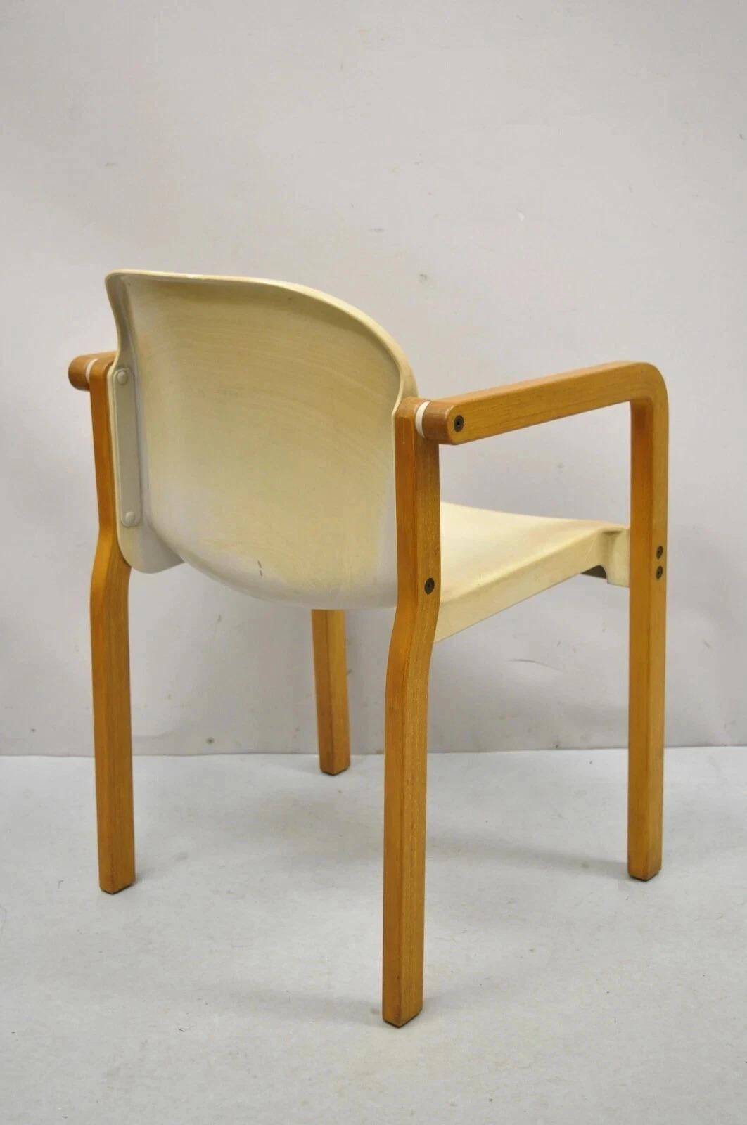Gerd Lange Sillón Thonet de plástico moldeado y madera de abedul de mediados del siglo XX en venta 4