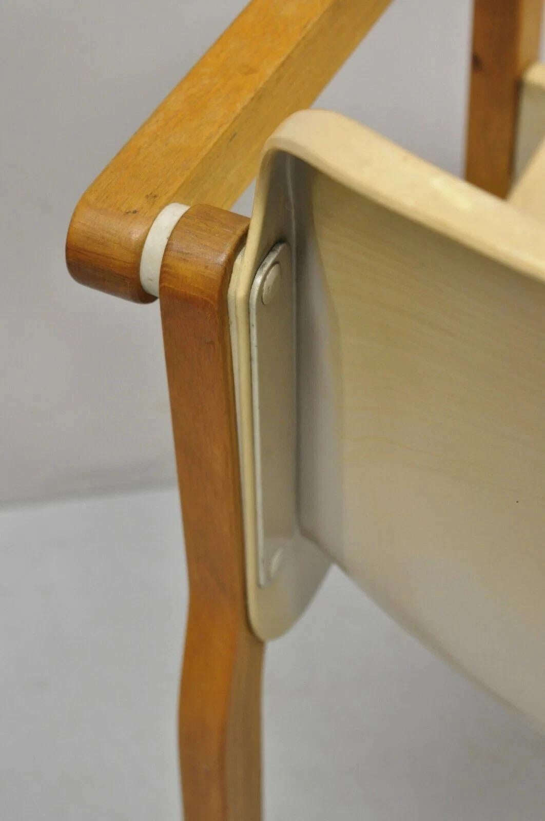 Gerd Lange Sillón Thonet de plástico moldeado y madera de abedul de mediados del siglo XX Plástico en venta