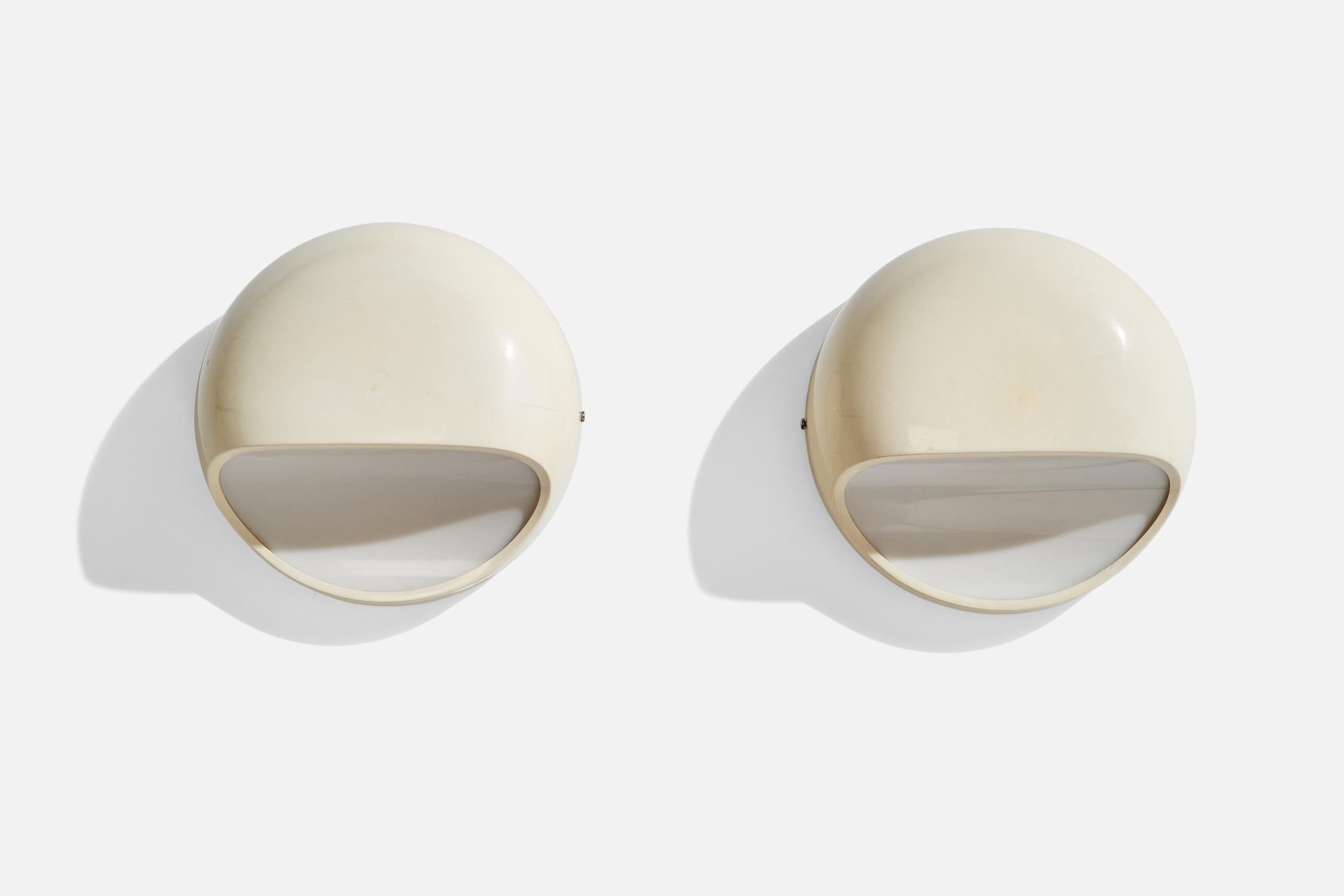 Italian Gerd Lange, Wall Lights, Plastic, Acrylic, Italy, 1970s For Sale
