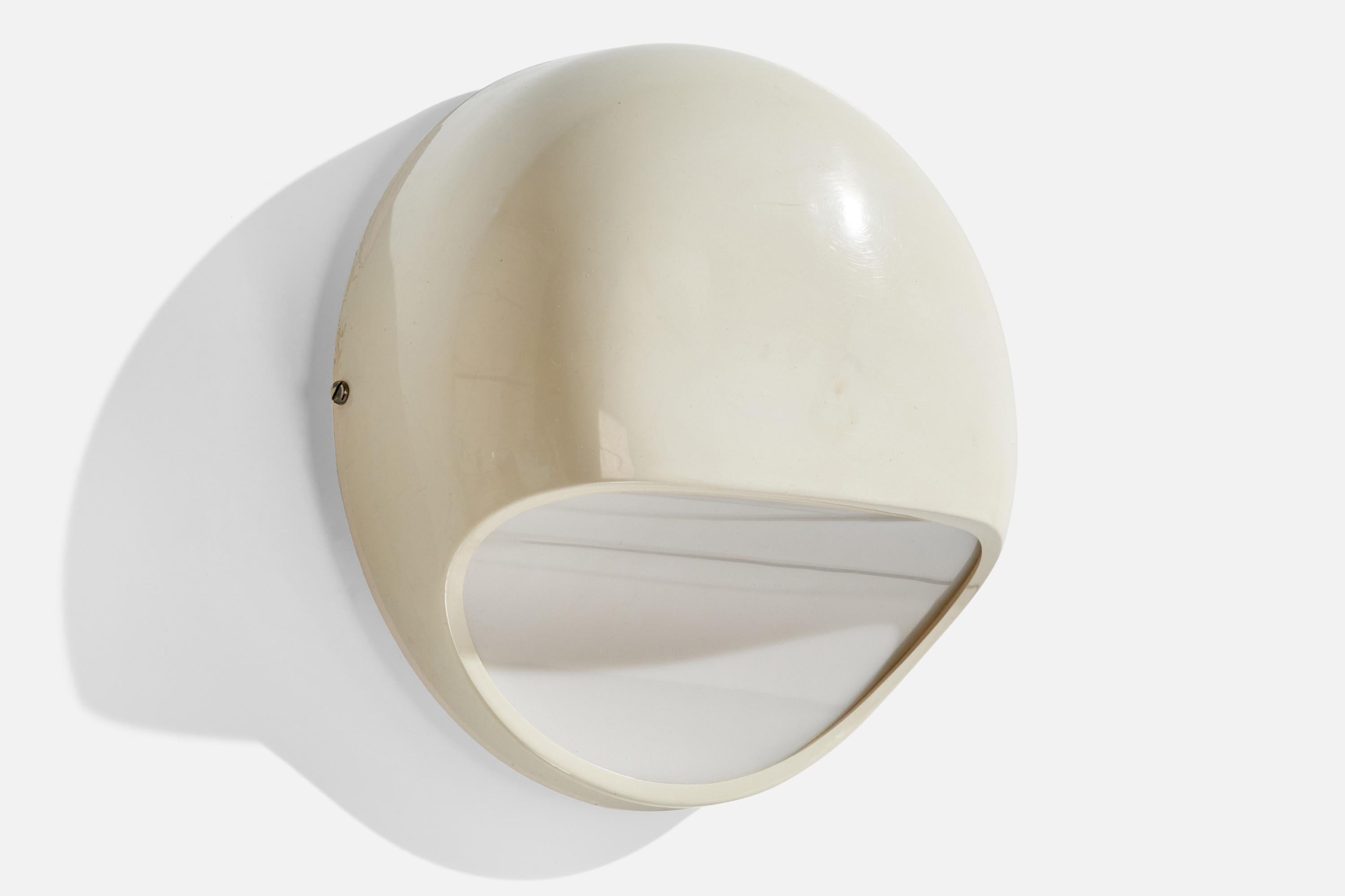Gerd Lange, Wall Lights, Plastic, Acrylic, Italy, 1970s In Good Condition For Sale In High Point, NC