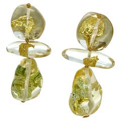Gerda Lynggaard pour Monies, boucles d'oreilles pendantes en lucite avec feuille d'or