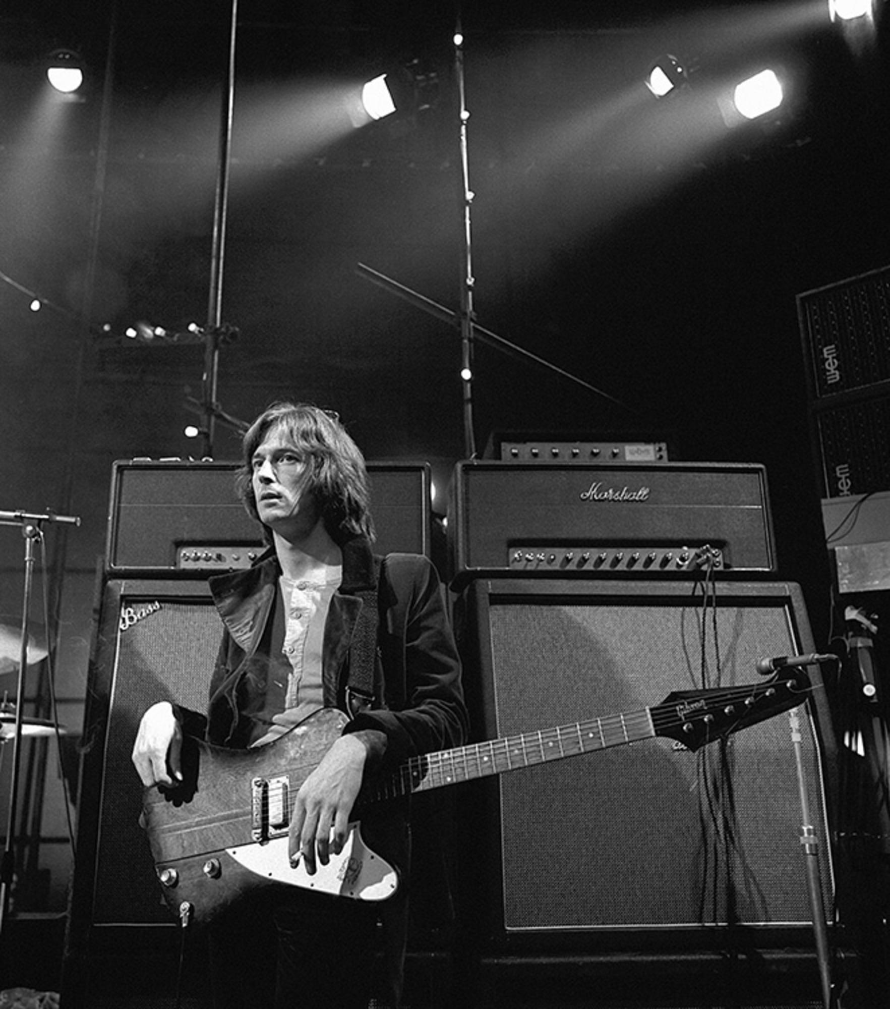 Gelatine-Silber, signiert und nummeriert

Eric Clapton, fotografiert in London, 1969.

Verfügbare Größen:
16" x 20" Auflage von 50
20" x 24" Auflage von 50
30" x 40" Auflage von 25
50" x 53" Auflage von 24 Stück

Dieses Foto wird nach