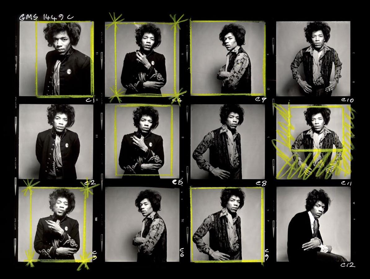 Jimi Hendrix, Londres 1967 par Gered Mankowitz

Portrait de Jimi, l'air sérieux, vêtu d'une veste brodée. "Tourné lors de ma première session avec Jimi dans mon Studio au début de l'année 1967".

Tirage signé en édition limitée 16x20", signé et