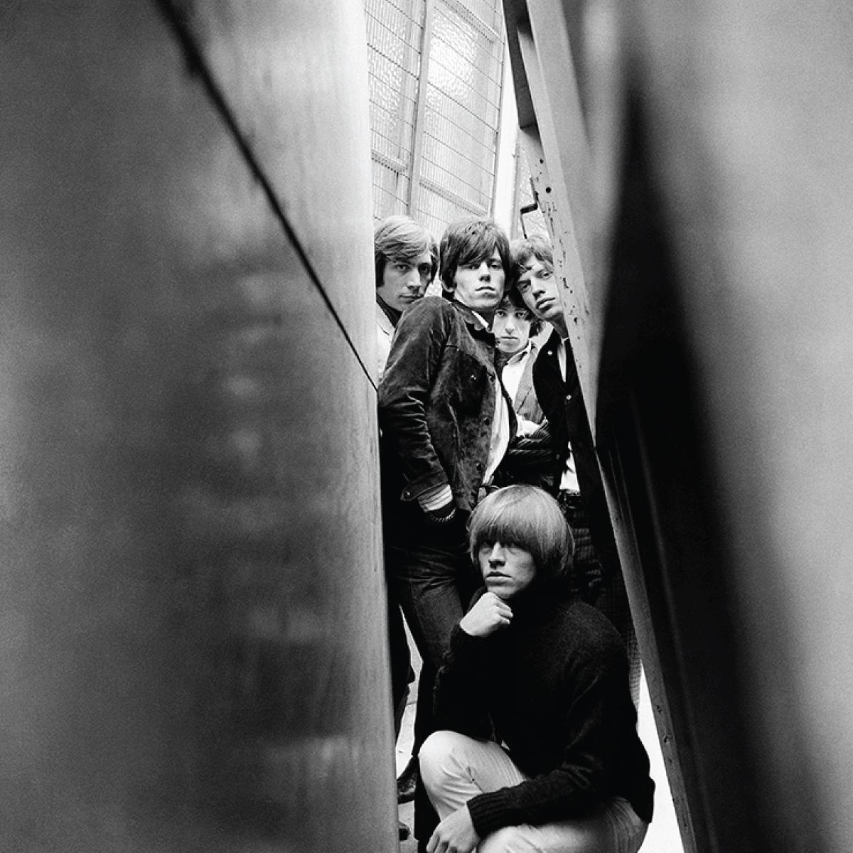 Die Rolling Stones, aufgenommen in London im Jahr 1965 von Gered Mankowitz. Dieses Bild wurde für das Cover von Out Of Our Heads verwendet. Mit Mick Jagger, Keith Richards, Charlie Watts, Bill Wyman und Brian Jones.

Erhältlich in den folgenden