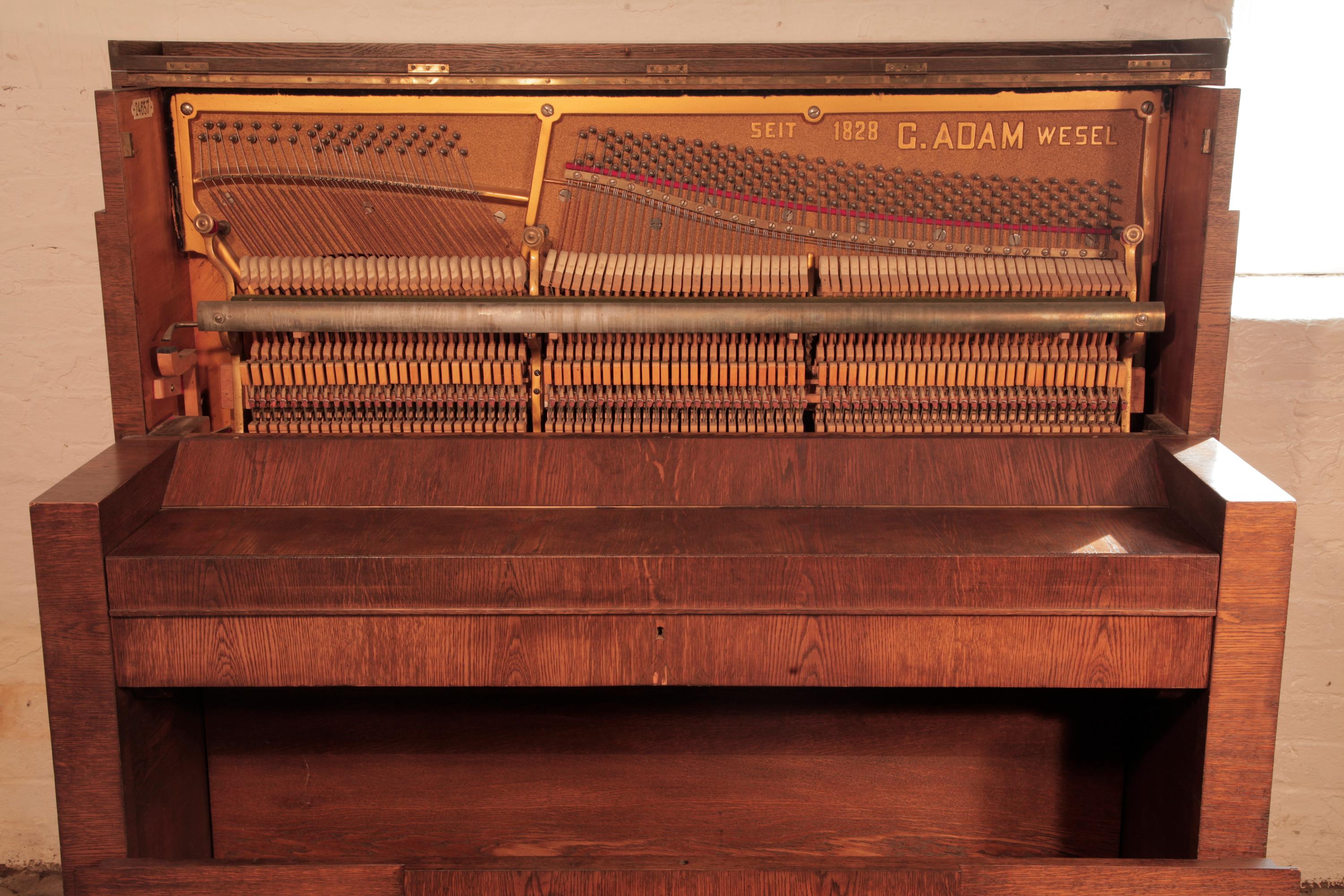 Gerhard Adams Modulare Klavierhocker aus Eiche im brutalistischen Stil mit Aggressiven Linien 2