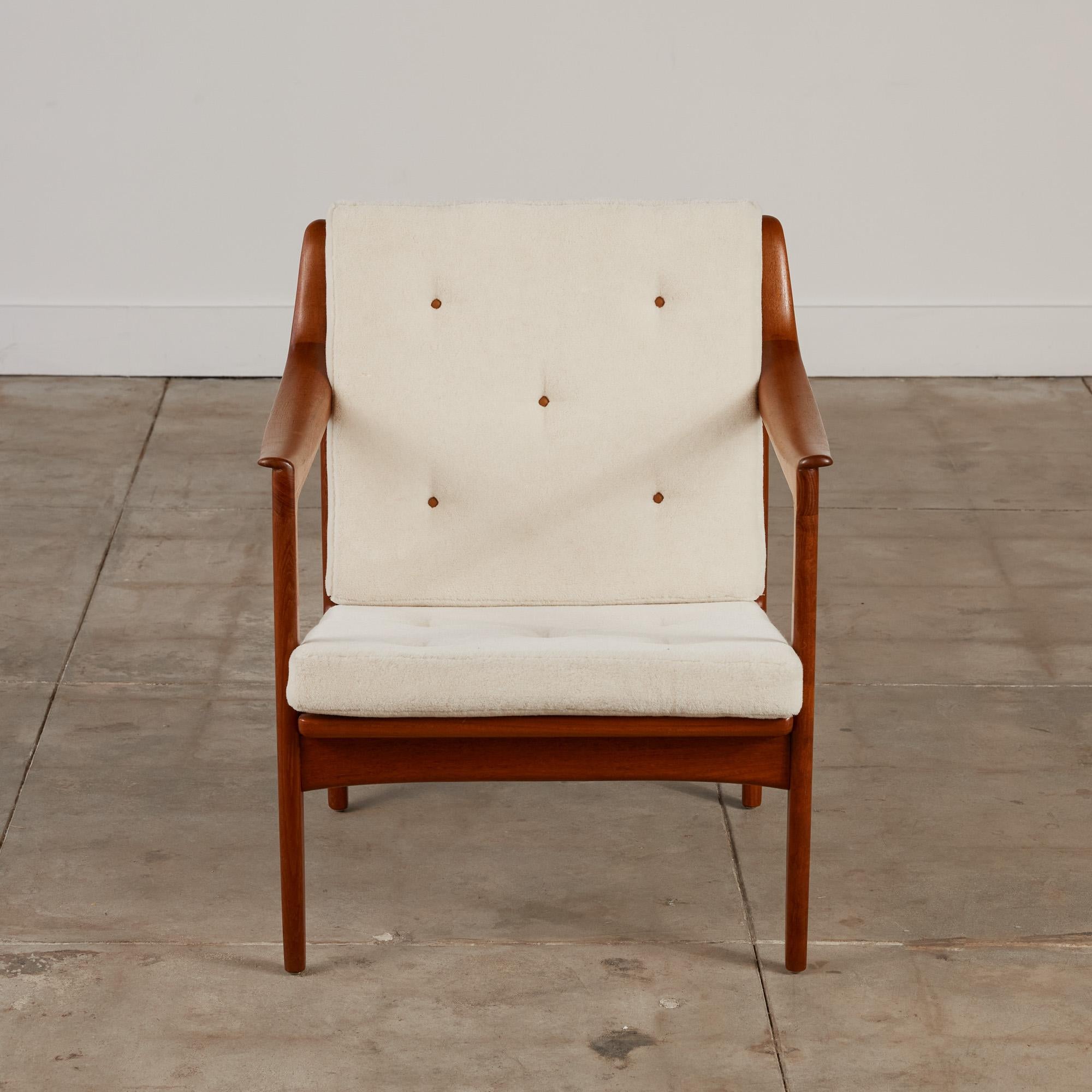 gerhard wide tufted armchair