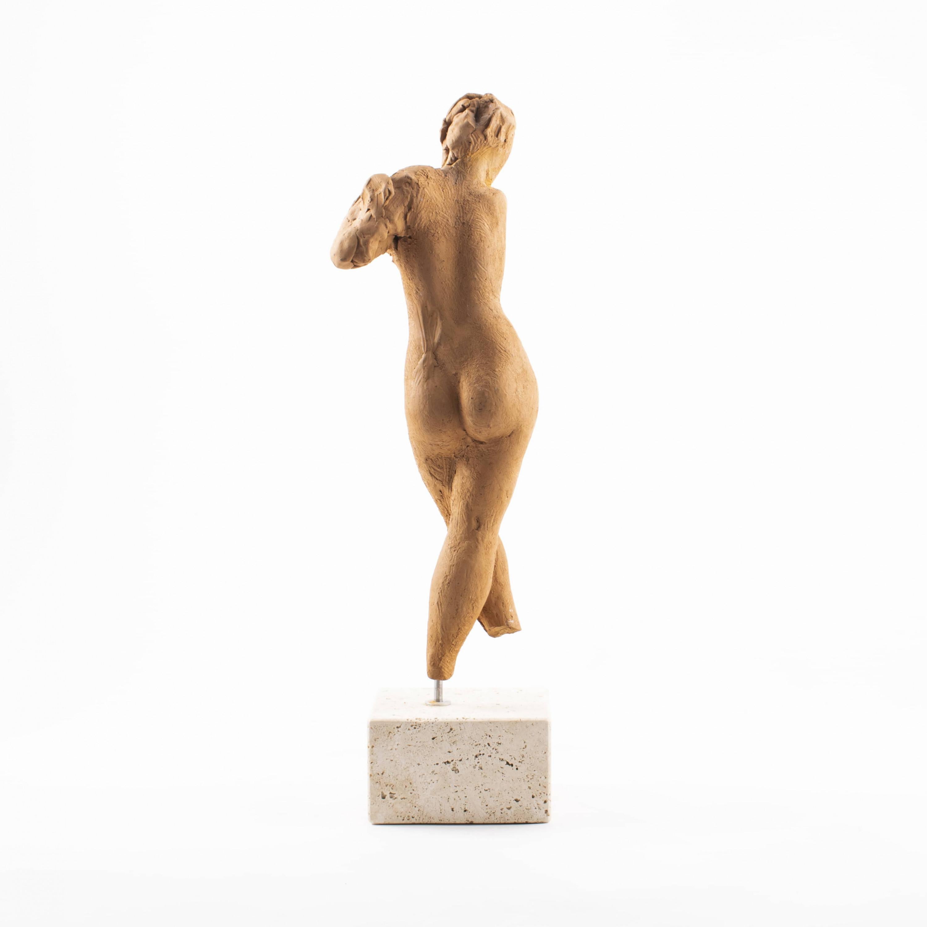 Moderne Gerhard Henning, gracieuse figure féminine en argile brûlée en vente