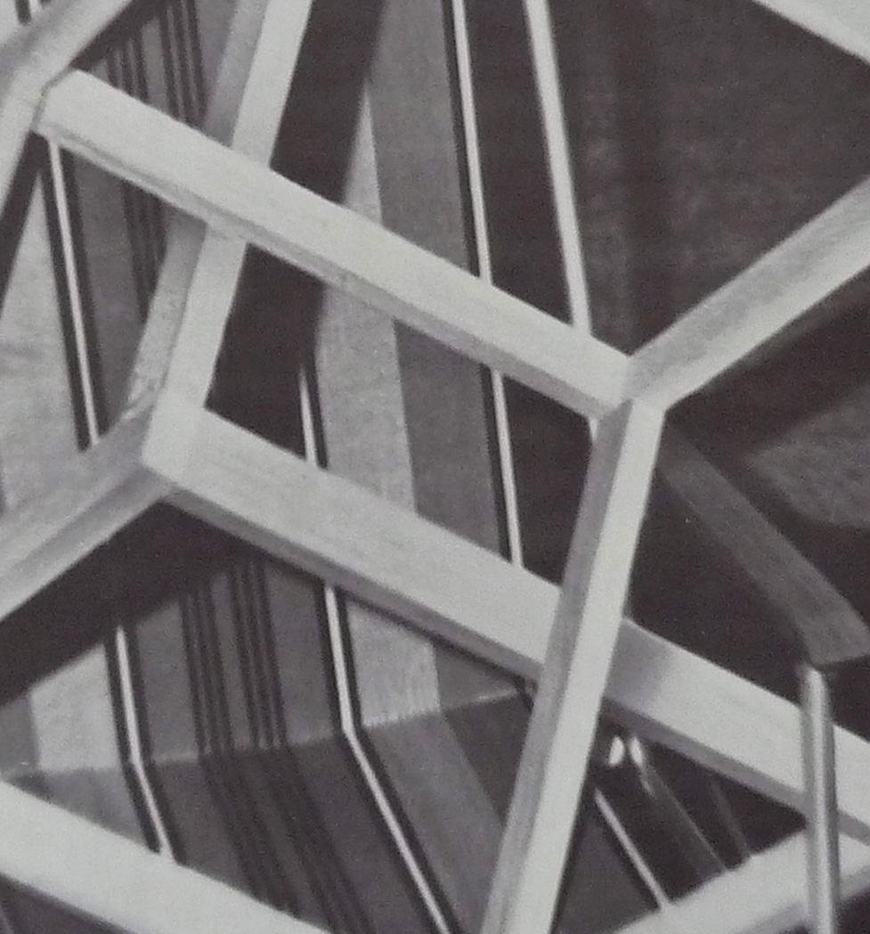 Chaise cubique sur gazon, de : Nine Objects - Réalisme allemand en vente 1