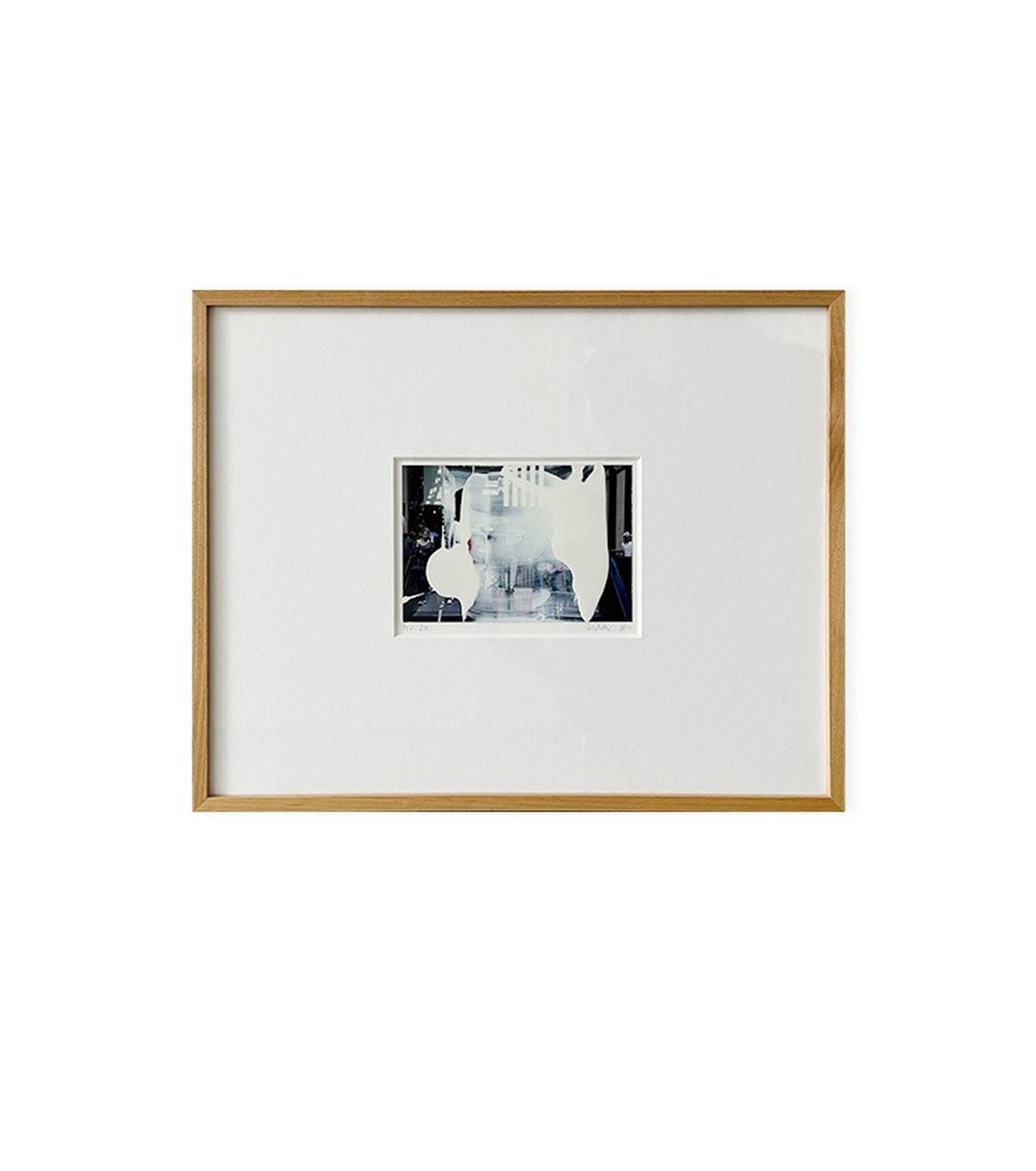 MV. 20 

Von Gerhard Richter

Gerhard Richter, ein deutscher zeitgenössischer Künstler, wird für seine vielfältige und innovative Herangehensweise an die Malerei gefeiert, die von Fotorealismus über Abstraktion bis hin zu konzeptioneller Kunst