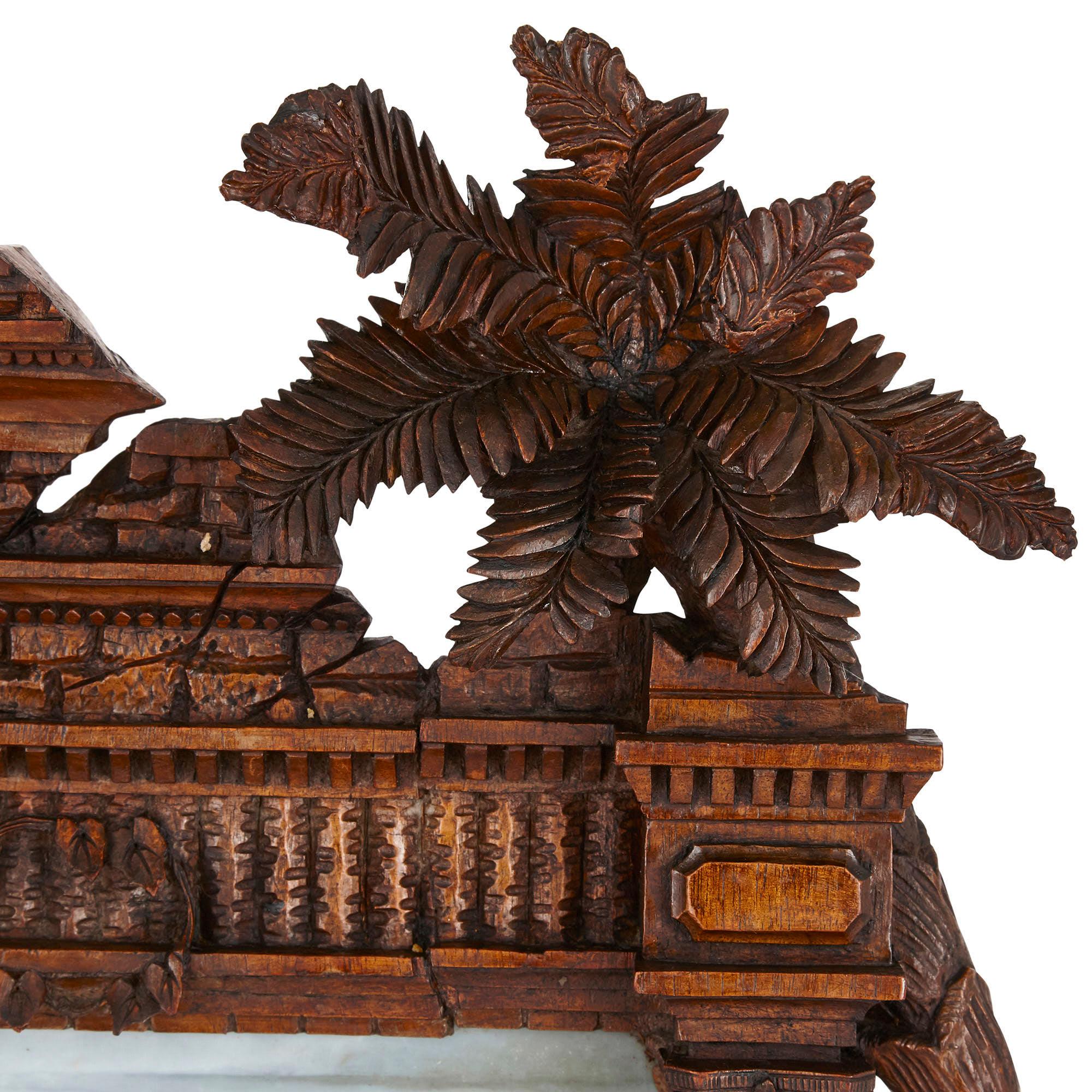 Placa de porcelana Germain en marco ornamentado tallado Black Forest Tallado en venta