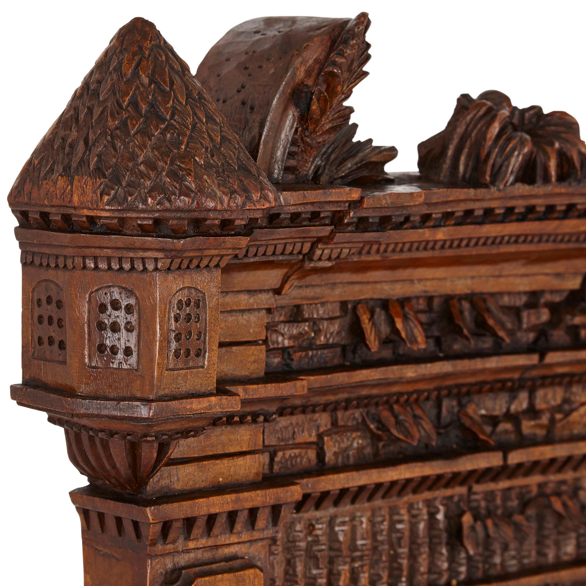 Placa de porcelana Germain en marco ornamentado tallado Black Forest siglo XIX en venta