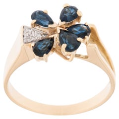 Anillo alemán de oro amarillo de 14 quilates con diamantes y zafiros