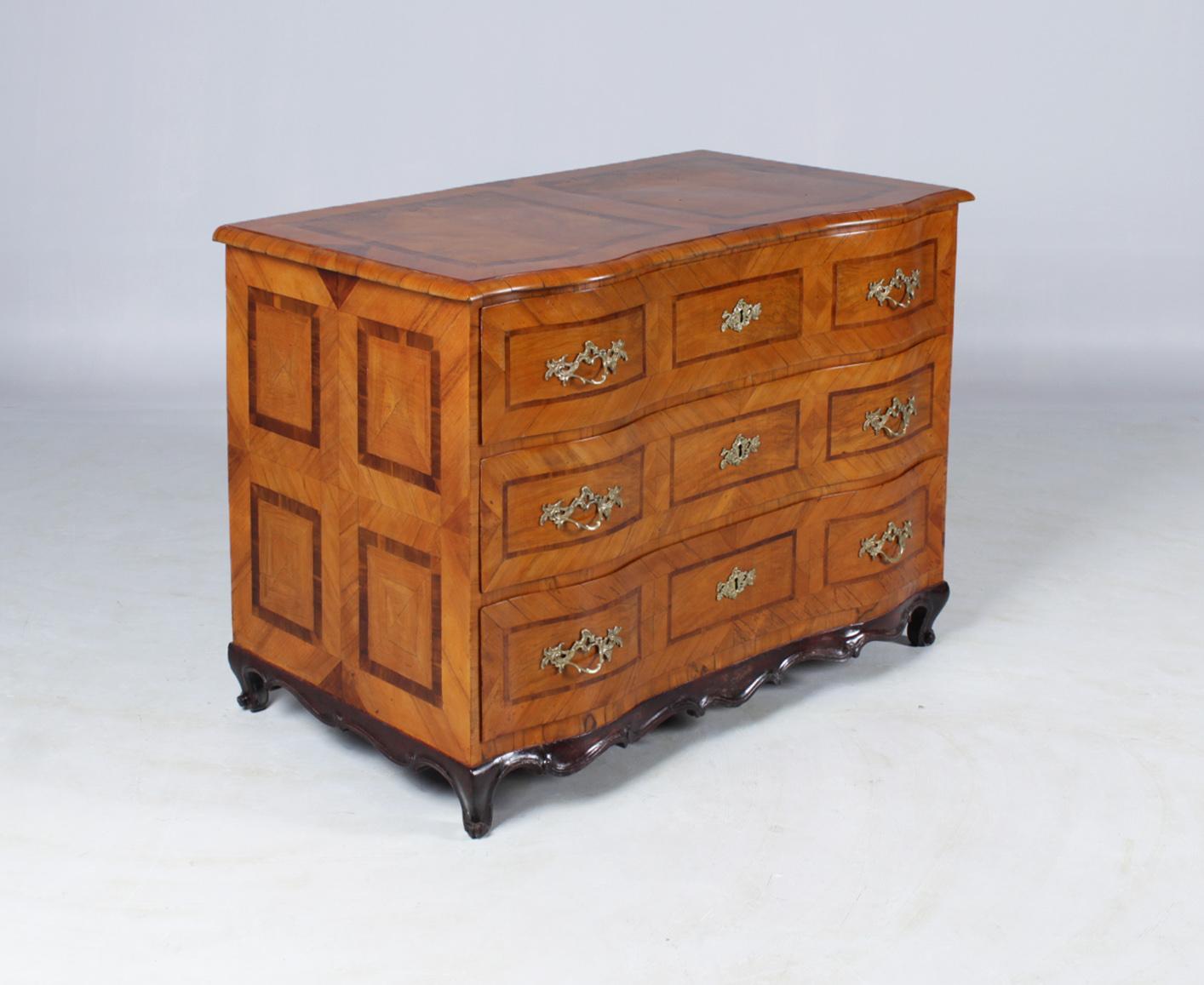 Walnut German 18th Century Baroque Chest Of Drawers, Region Mainz, circa 1760