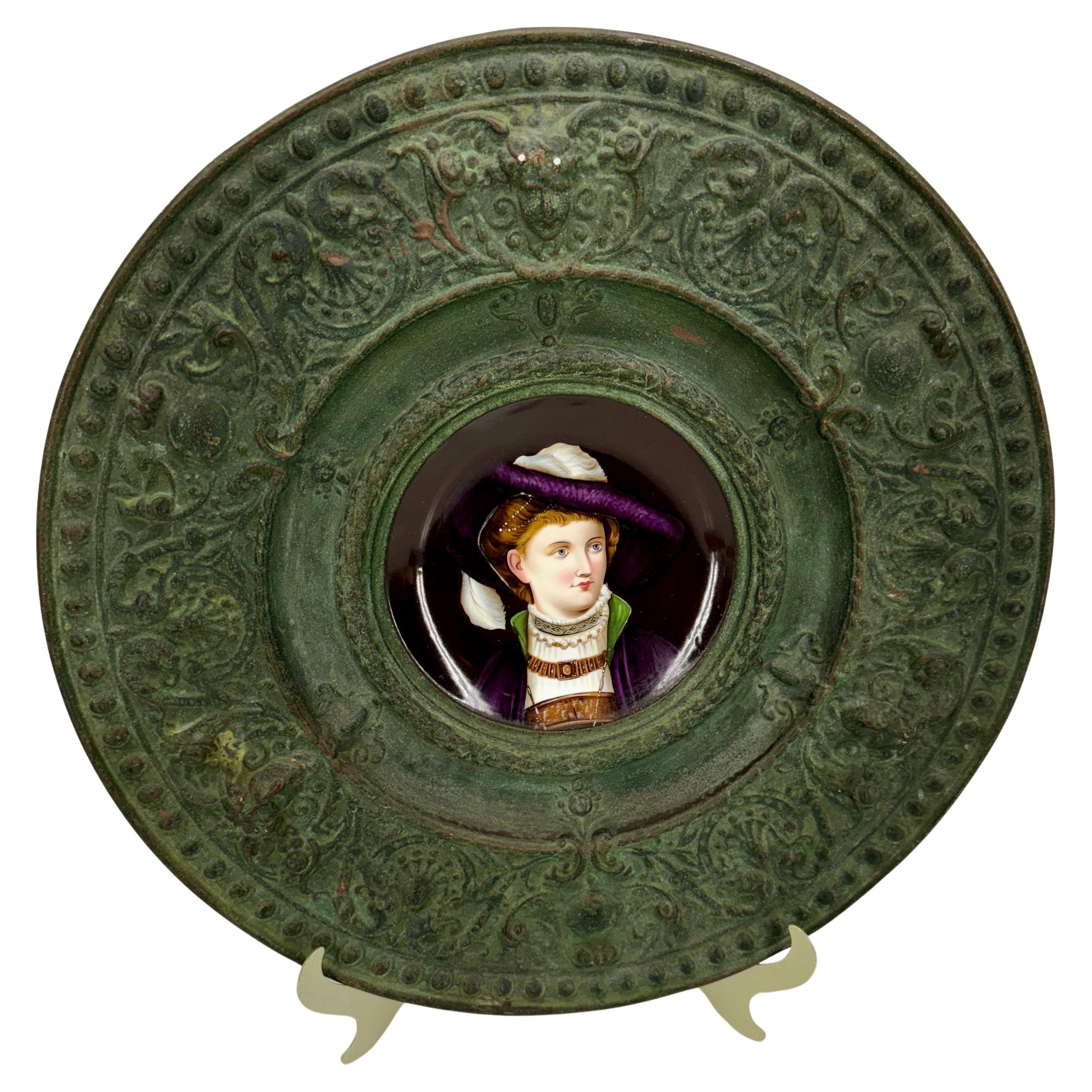 Porzellan-Kupfer-Wandapplikation einer Dame aus dem 18. Jahrhundert, Deutschland.
Der Durchmesser des Porzellans beträgt 5,25 Zoll
