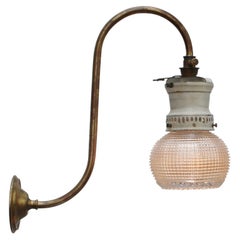 Deutsche 1910er Holophane Glas Messing & Emaille umgewandelt Gas Wandleuchte