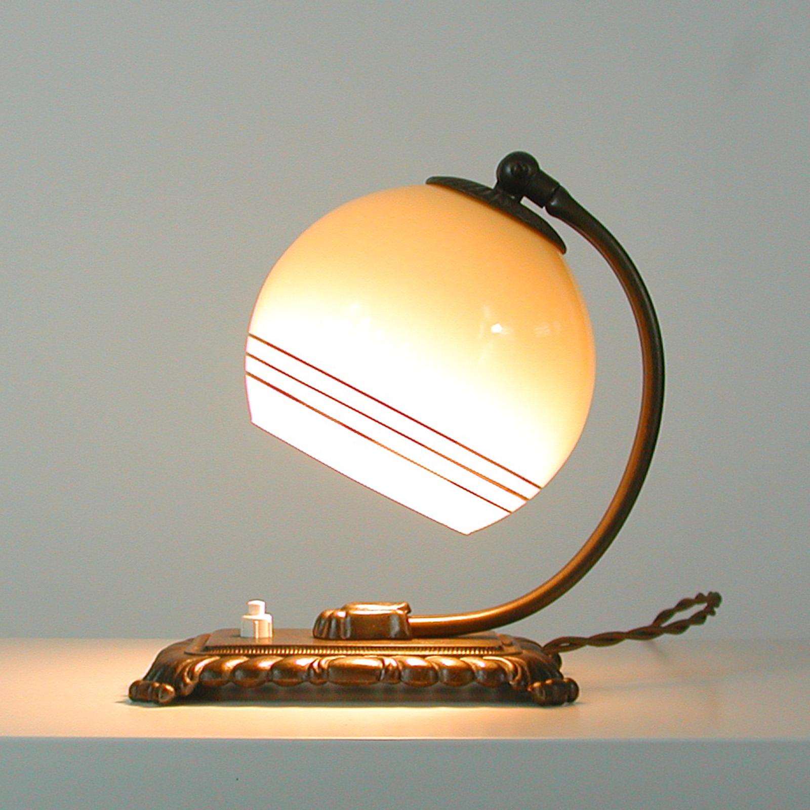 German 1920s Art Deco Bronze and Opaline Table Lamp In Good Condition In NUEMBRECHT, NRW