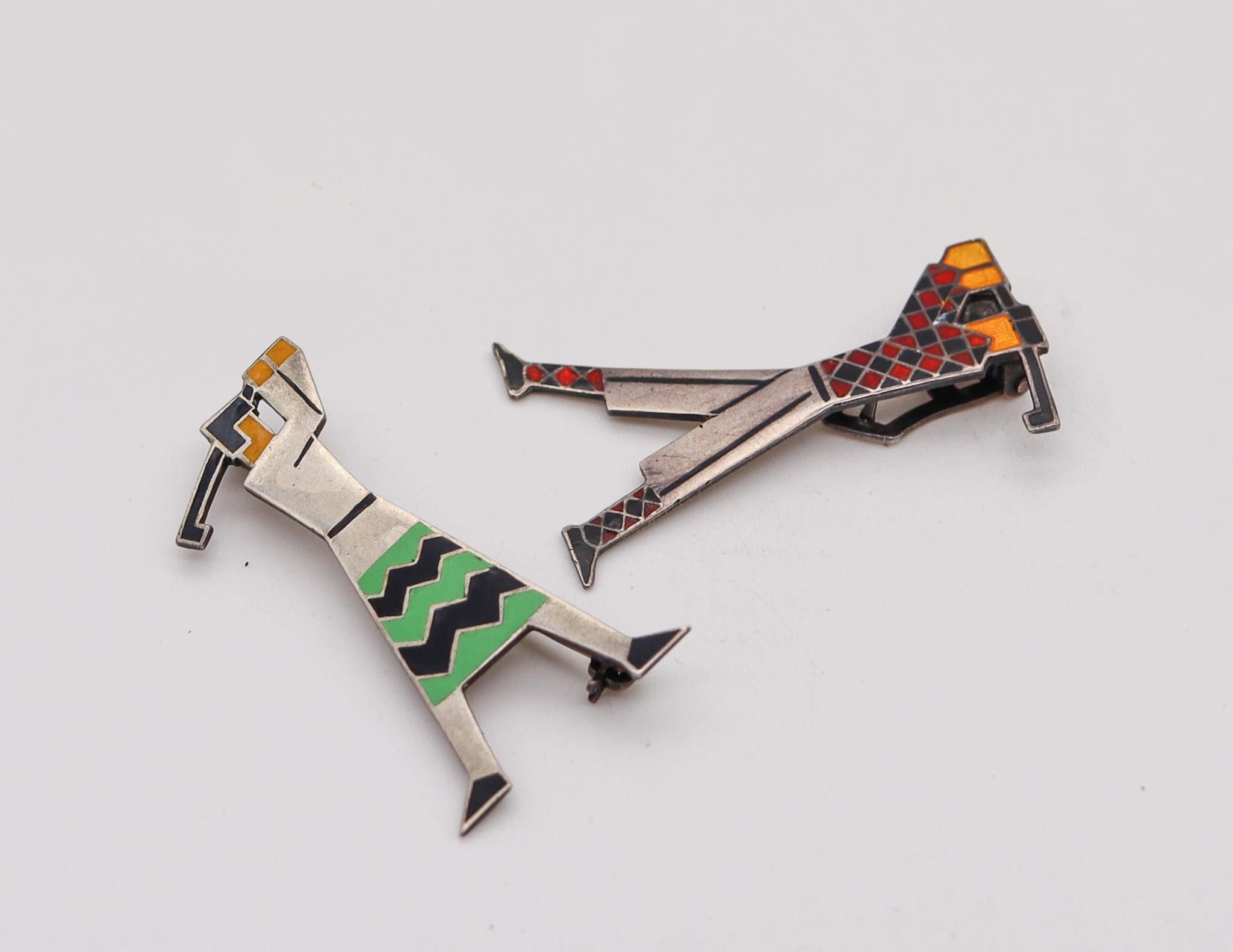 German 1925 Art Deco Golfers Couple Enamelled Pin Brooches in Sterling Silver In Excellent Condition For Sale In Miami, FL