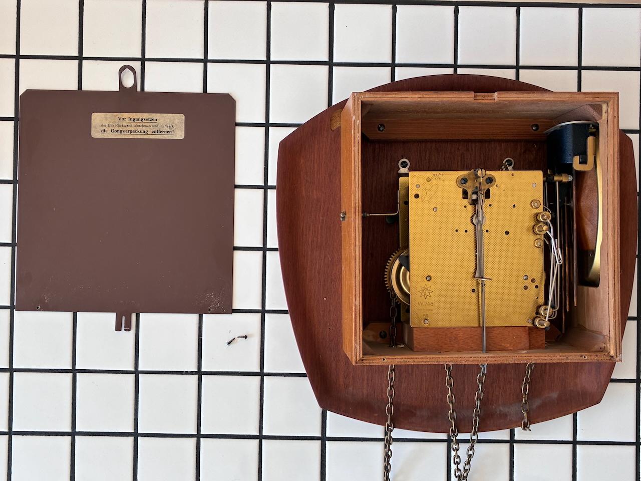 Pendule + Poids + Horloge murale Junghans allemande des années 1960 en vente 6