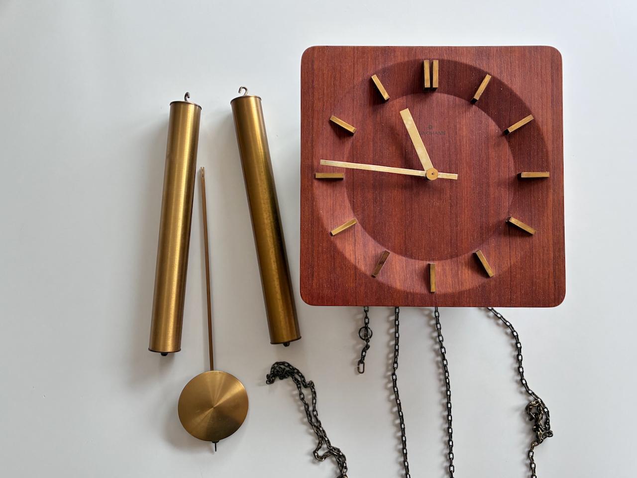 Reloj de pared alemán Junghans de los años 60 con péndulo + pesas + gong Moderno de mediados de siglo en venta