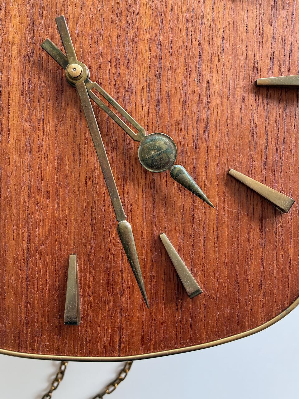 Reloj de pared alemán Junghans de los años 60 con péndulo + pesas + gong en Bueno estado para la venta en Krefeld, DE