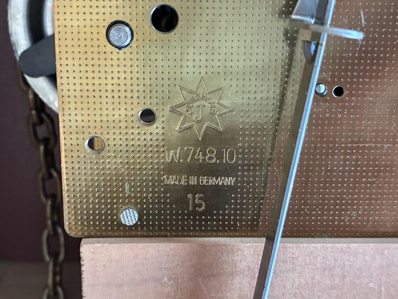 Reloj de pared alemán Junghans de los años 60 con péndulo + pesas + gong mediados del siglo XX en venta