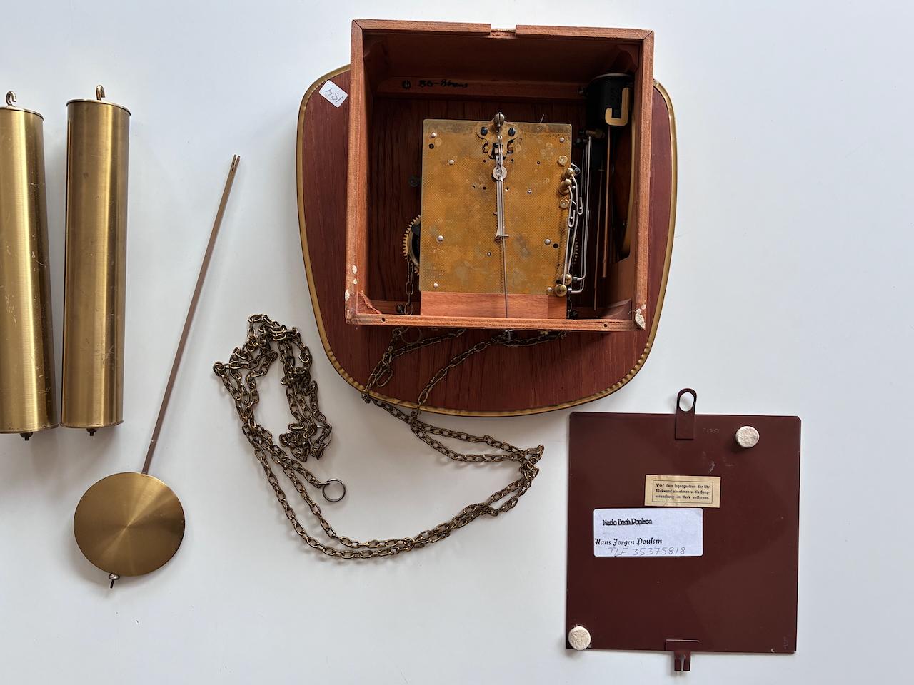 Reloj de pared alemán Junghans de los años 60 con péndulo + pesas + gong mediados del siglo XX en venta