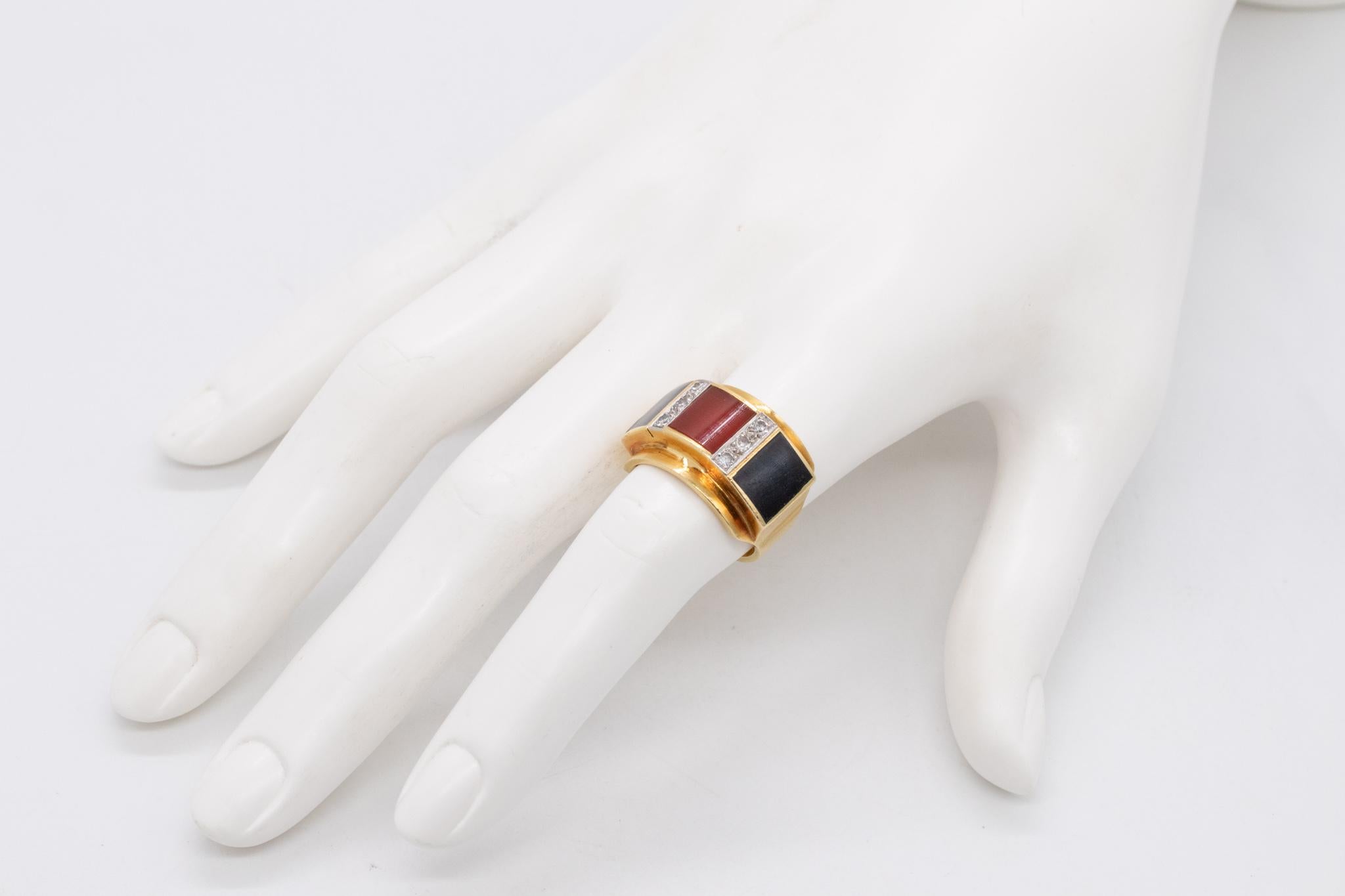 Mixed Cut German 1970 Modernist Ring in 18Kt Yellow Gold with Diamonds Carnelian and Onyx For Sale