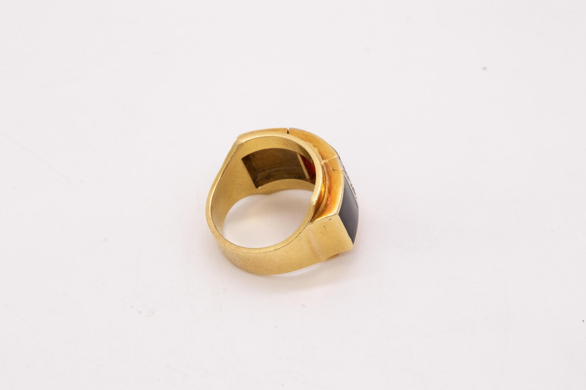 German 1970 Modernist Ring in 18Kt Yellow Gold with Diamonds Carnelian and Onyx For Sale 2