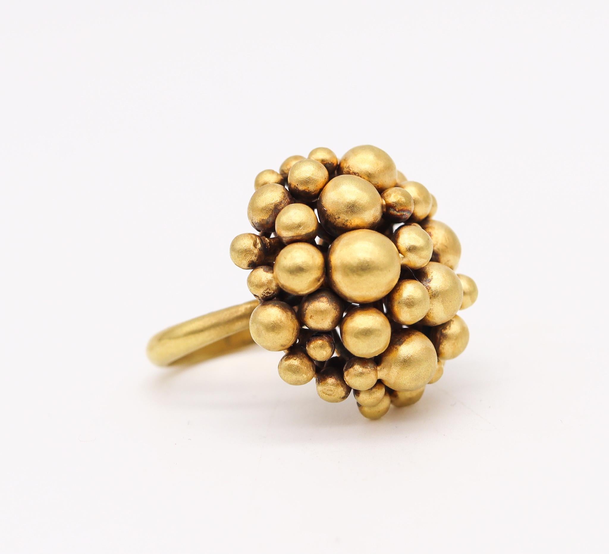 German 1970 Sculptural Modernism Cocktail Ring in Brushed 18Kt Yellow Gold In Good Condition In Miami, FL