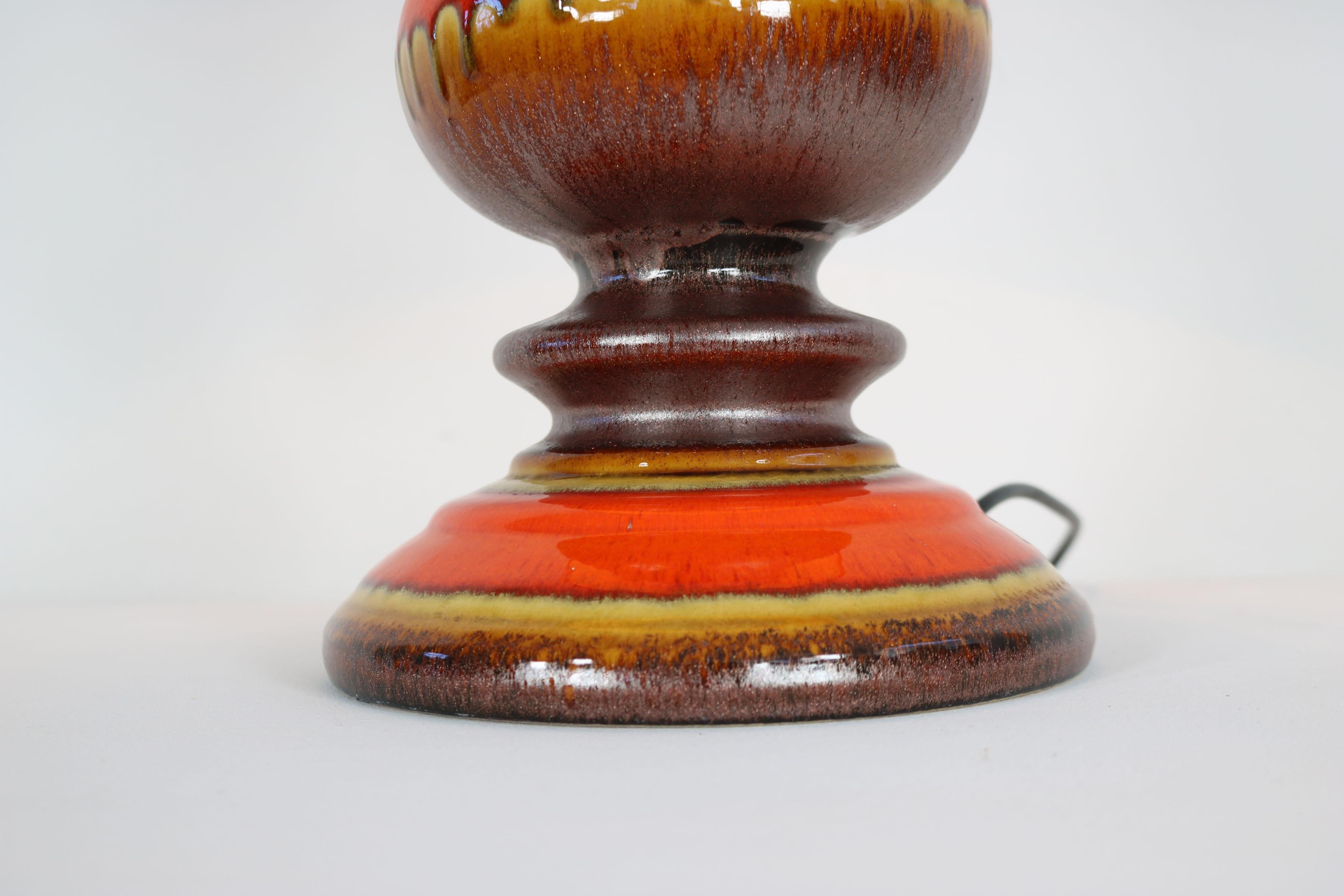 Lampe de table allemande des années 1970 avec abat-jour en tissu spacieux en vente 2